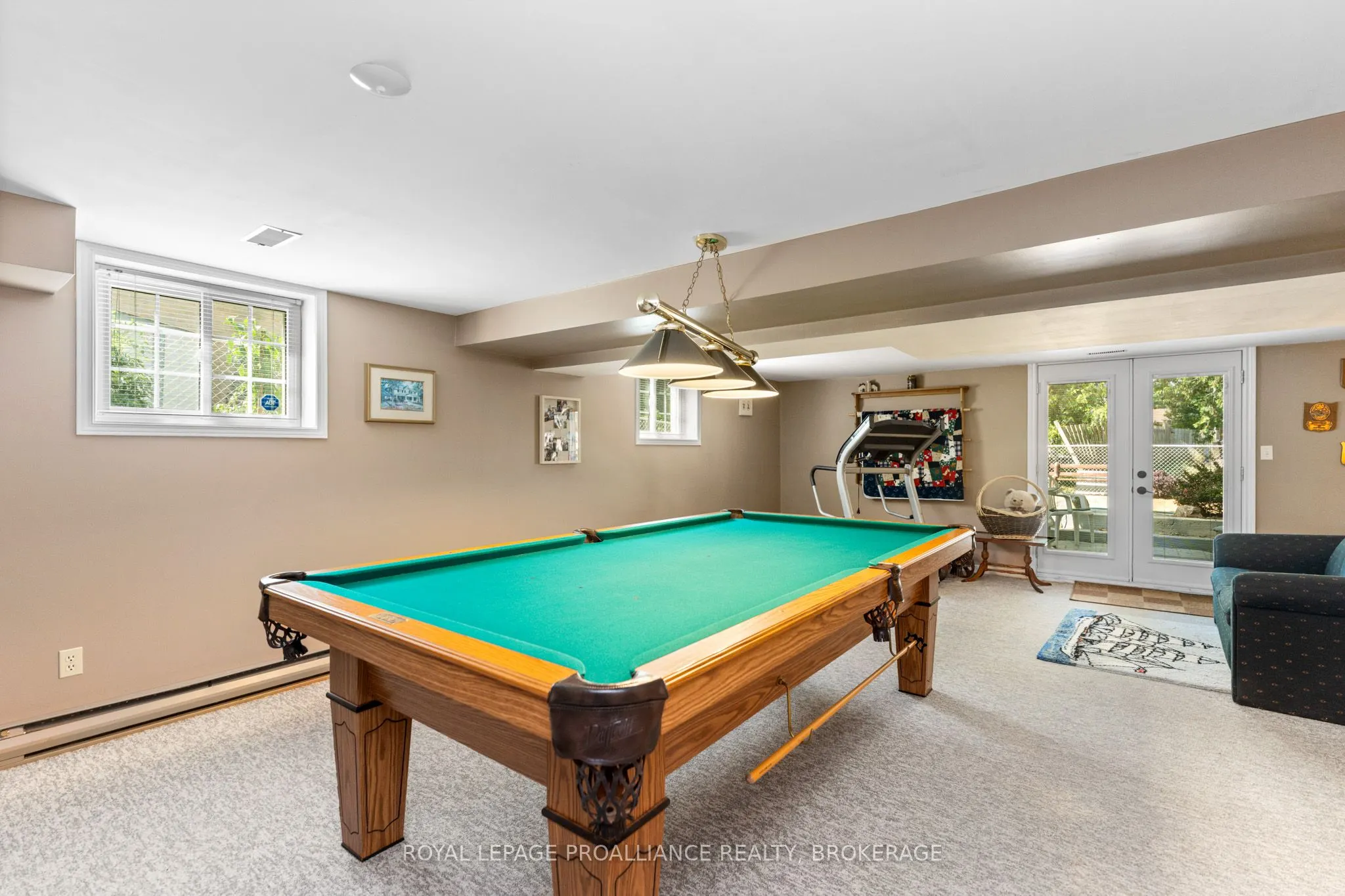 965 Ambleside Crescent