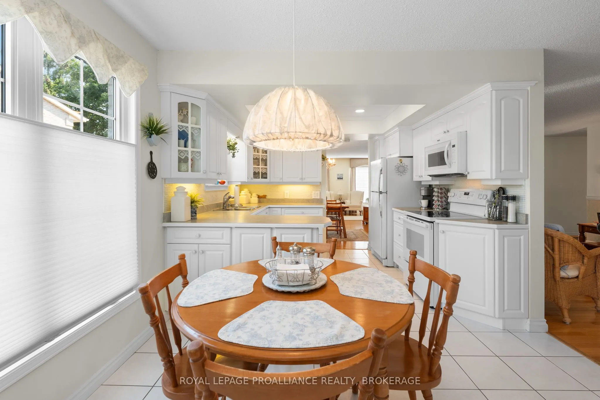 965 Ambleside Crescent