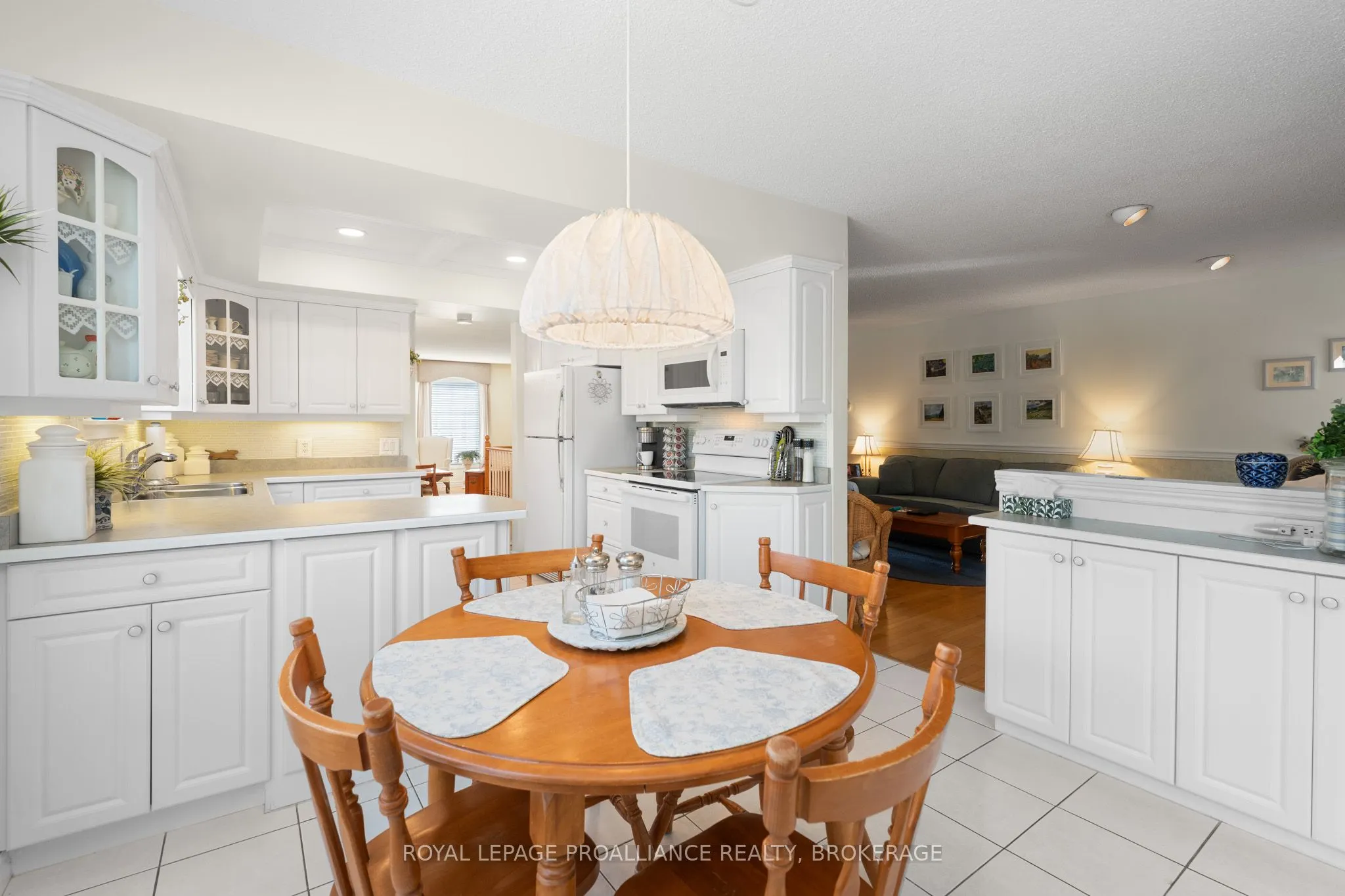 965 Ambleside Crescent