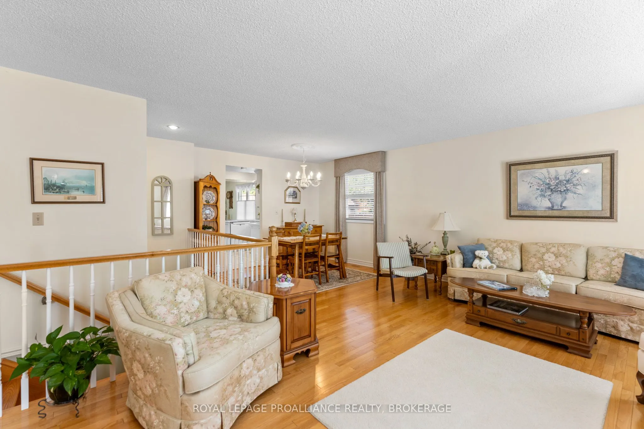 965 Ambleside Crescent
