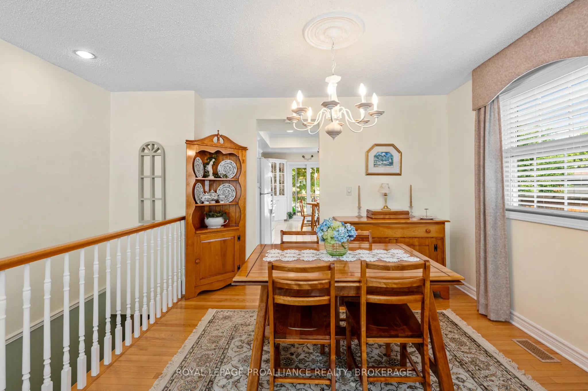 965 Ambleside Crescent