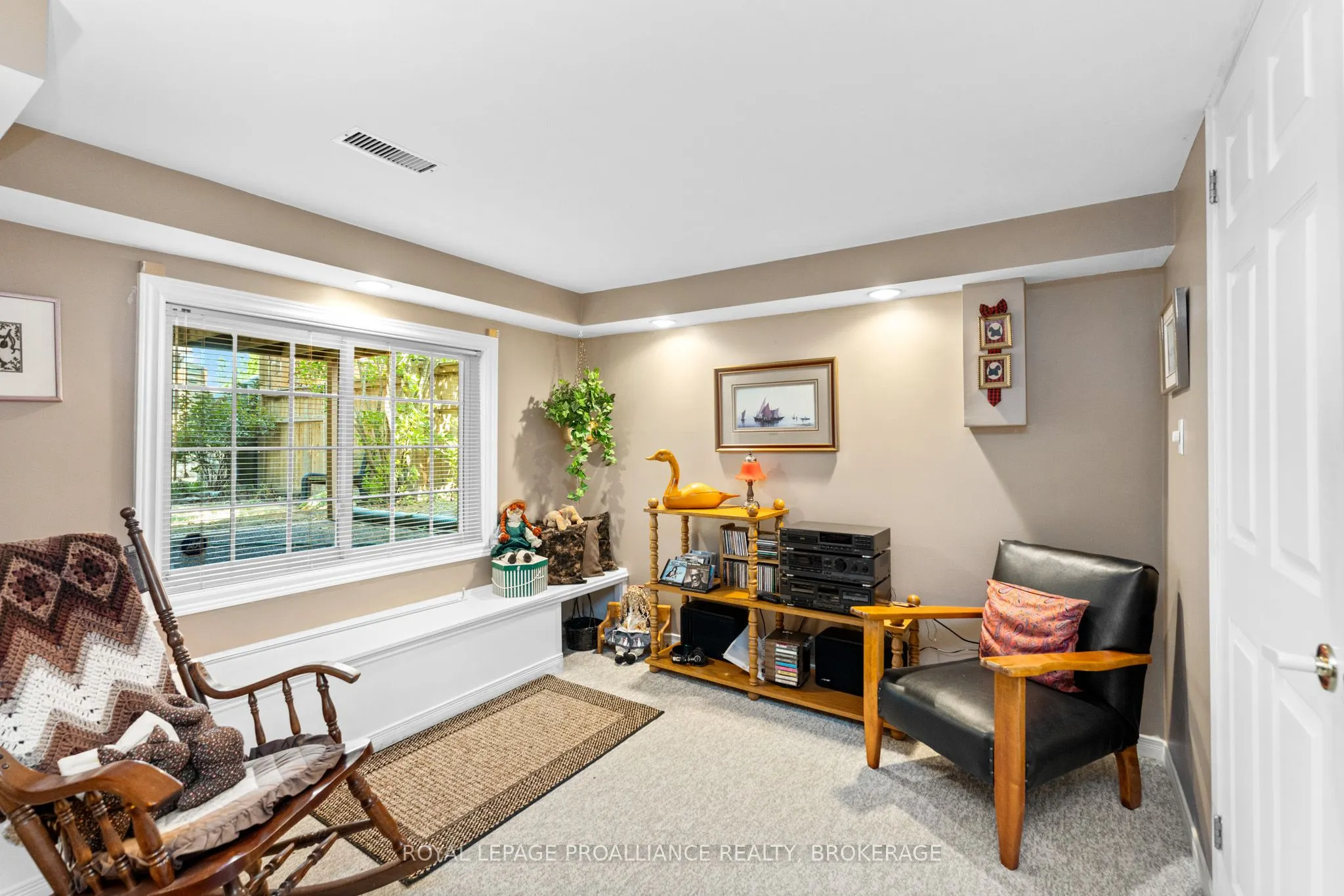 965 Ambleside Crescent