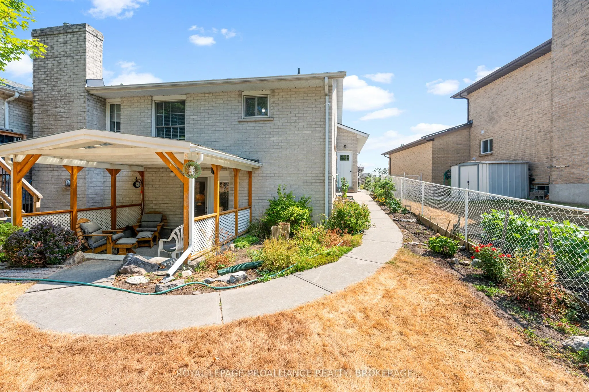 965 Ambleside Crescent