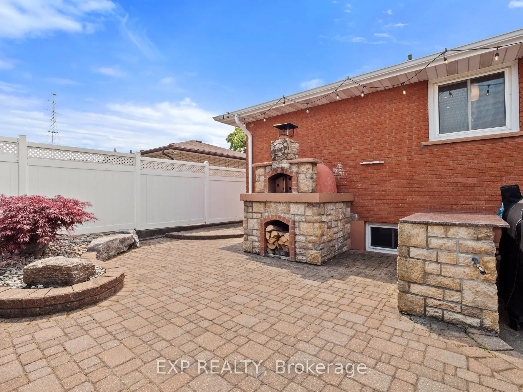 653 LINCOLN Street