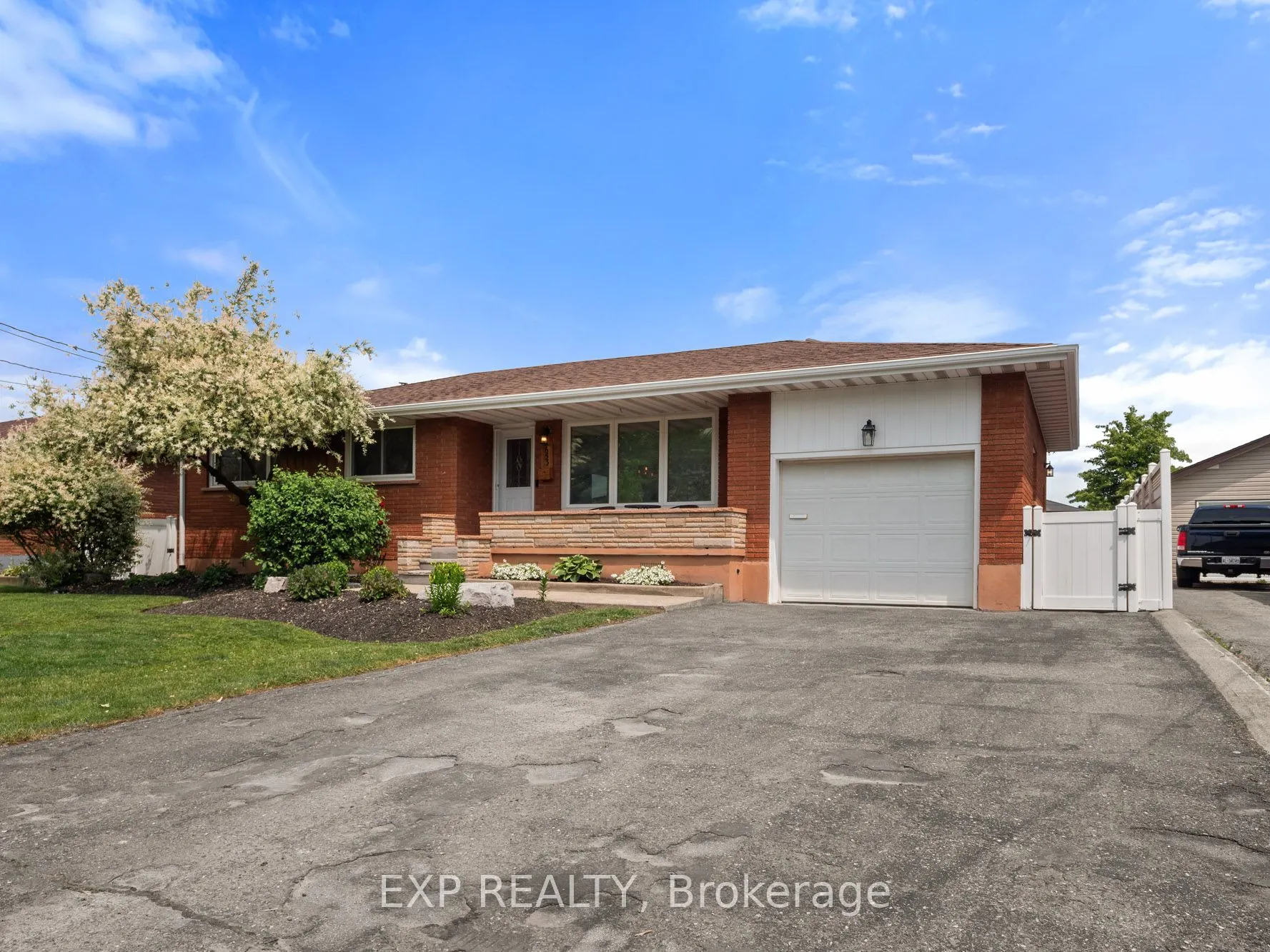 653 LINCOLN Street