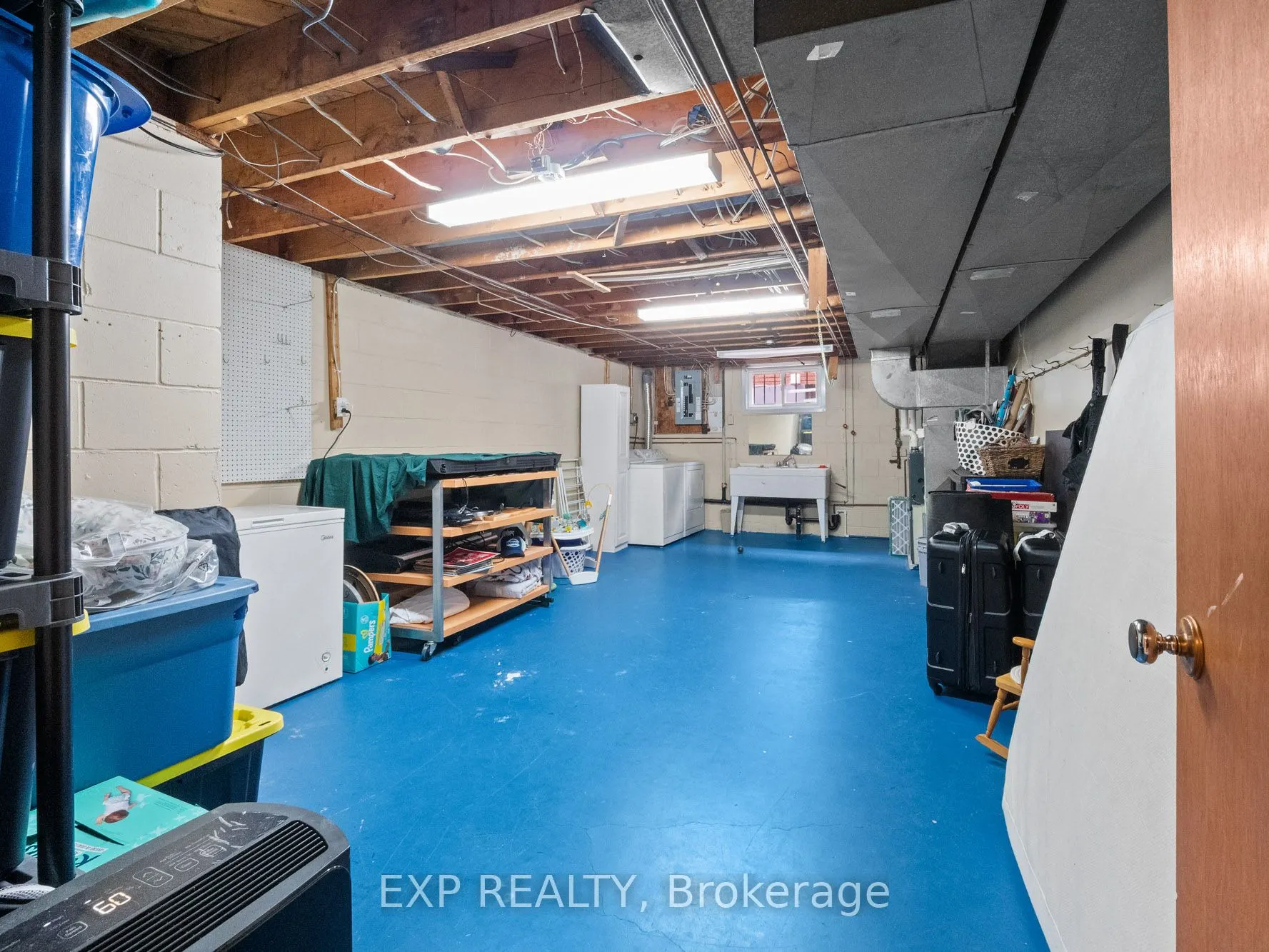 653 LINCOLN Street