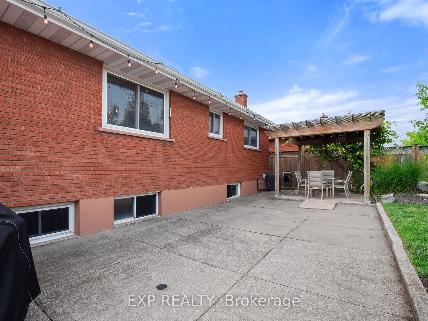 653 LINCOLN Street