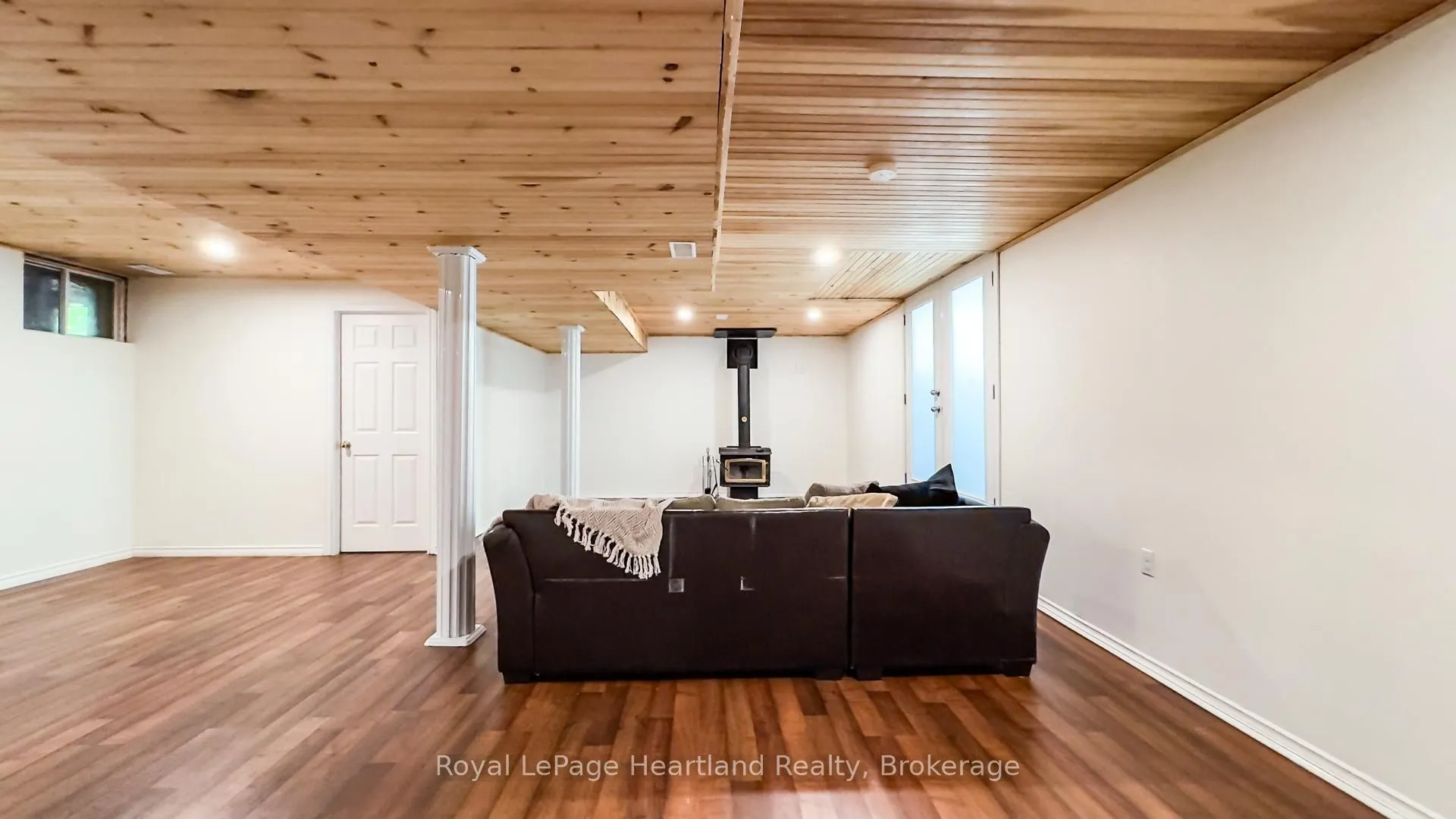 216 Shadywood Crescent