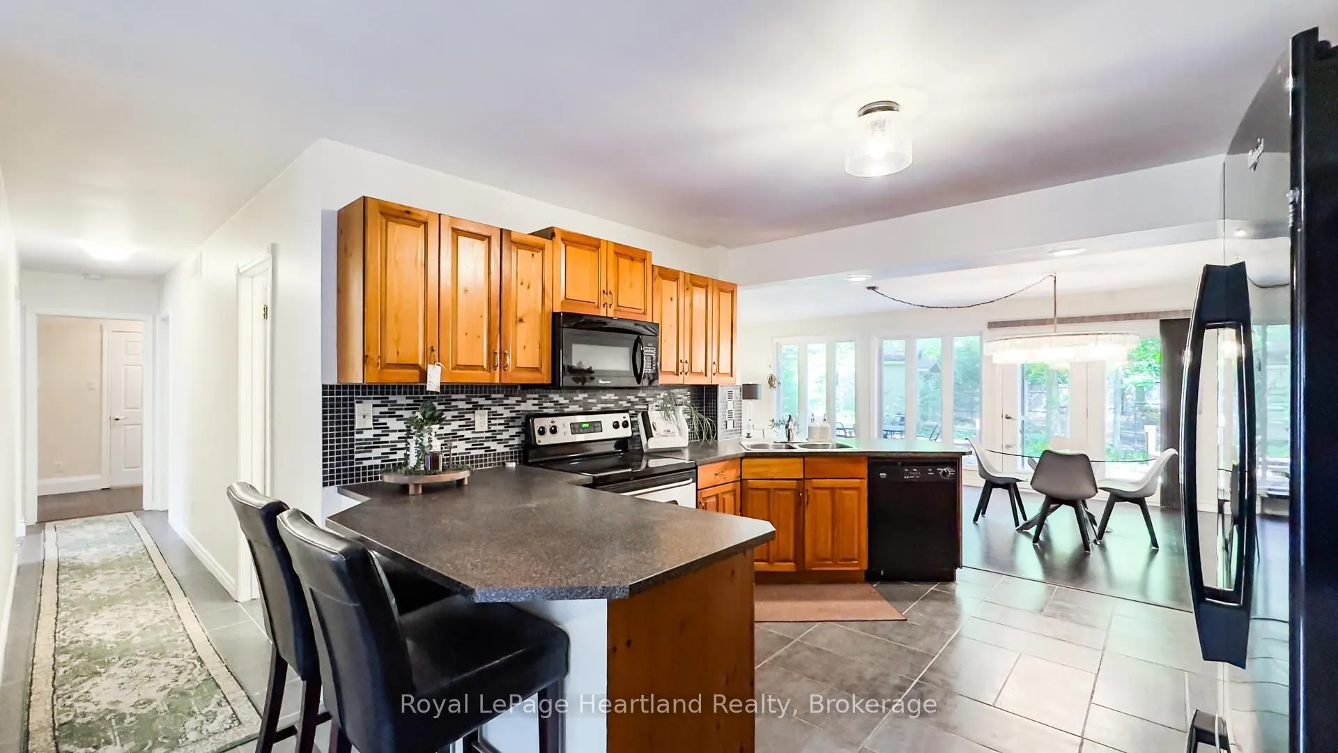 216 Shadywood Crescent