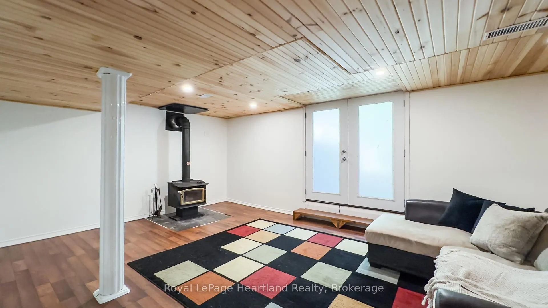 216 Shadywood Crescent
