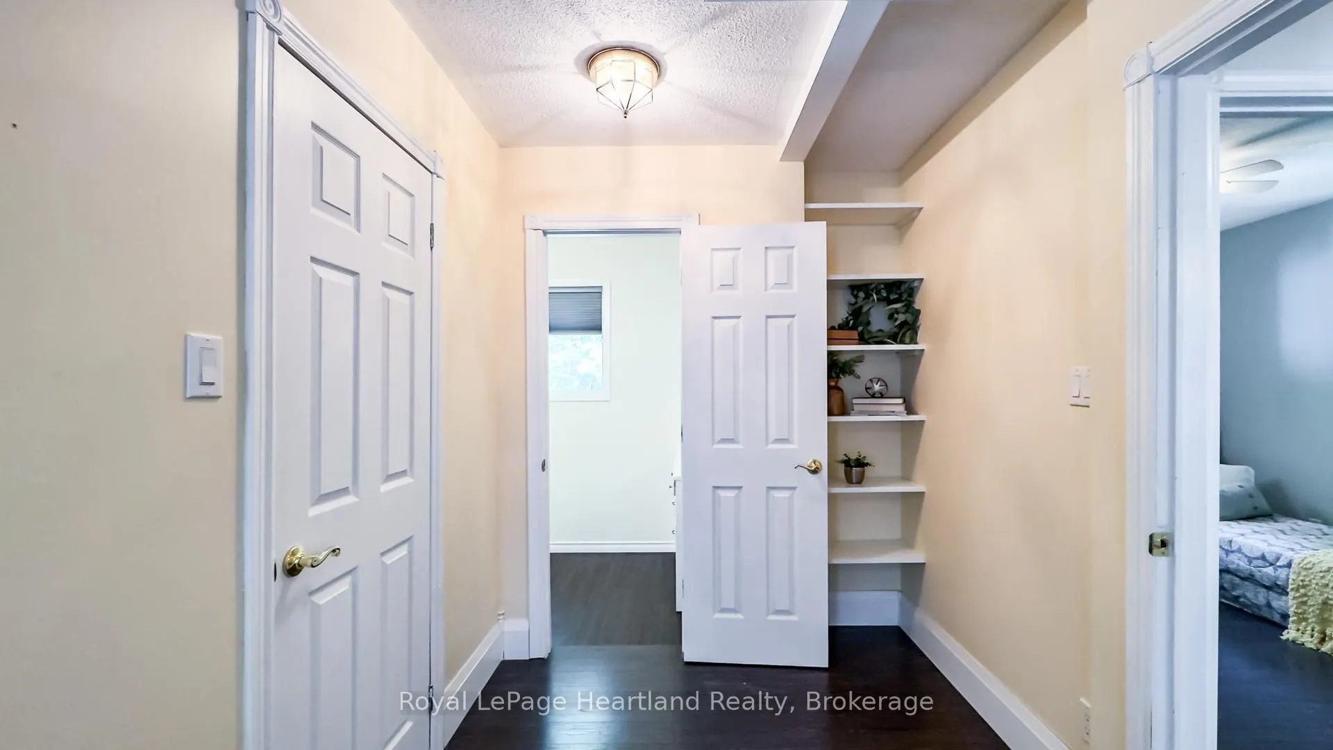 216 Shadywood Crescent
