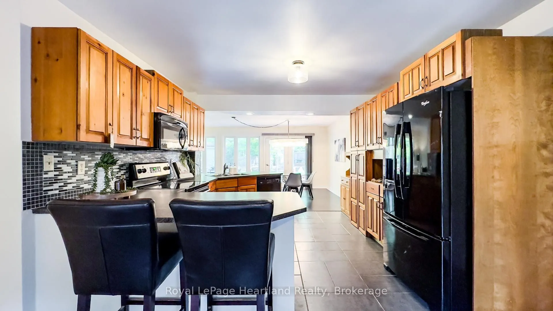 216 Shadywood Crescent