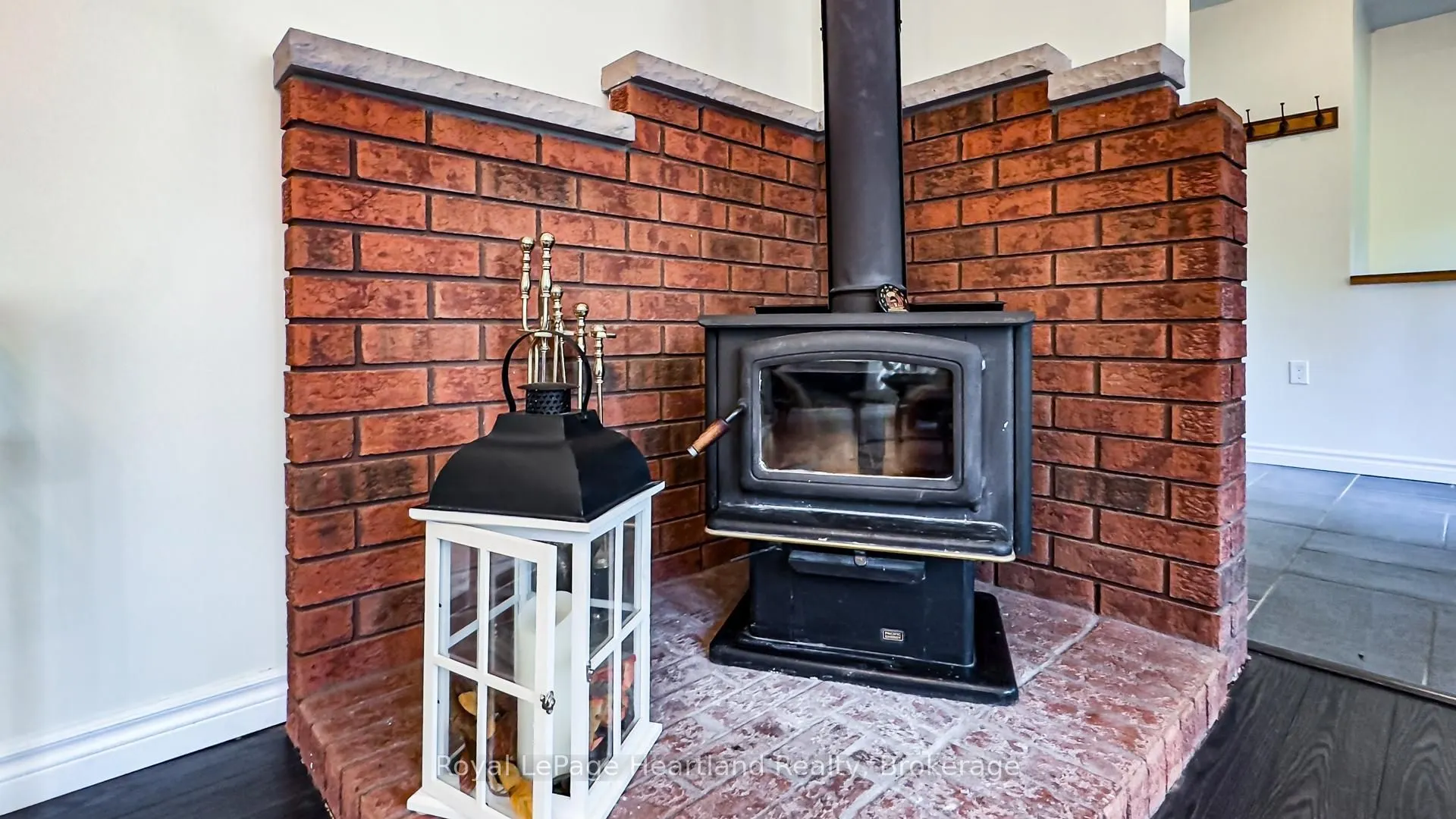 216 Shadywood Crescent