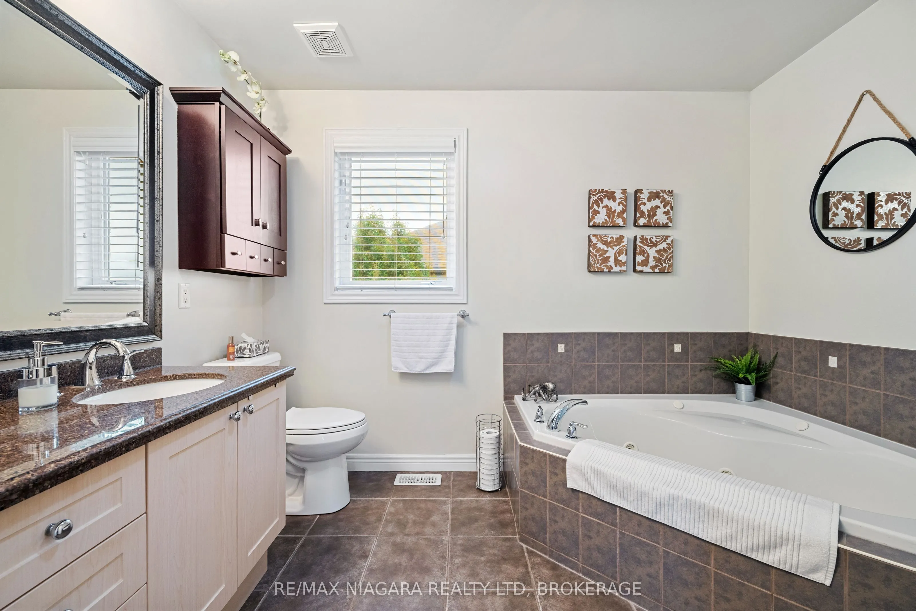 4493 Frances Crescent