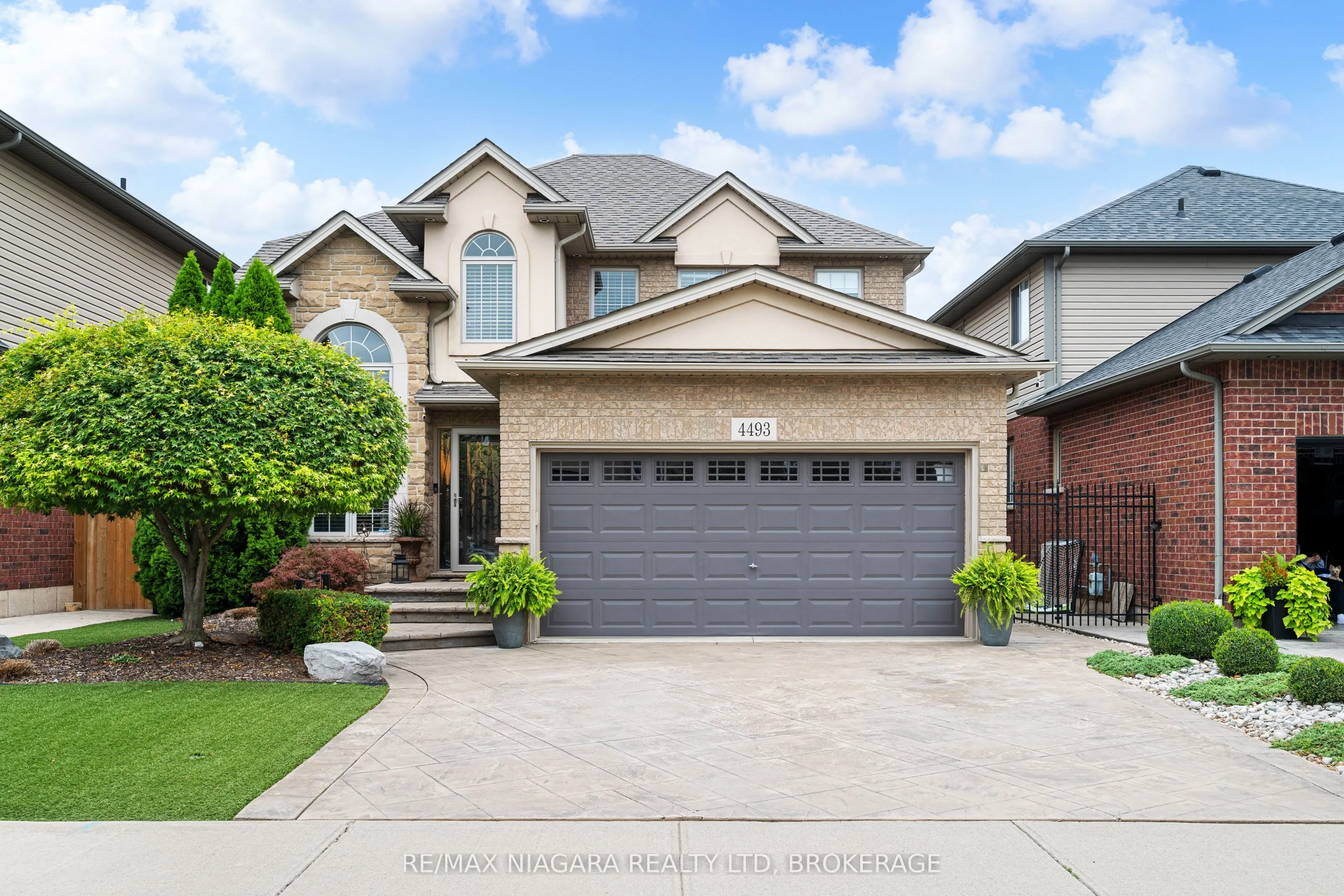 4493 Frances Crescent