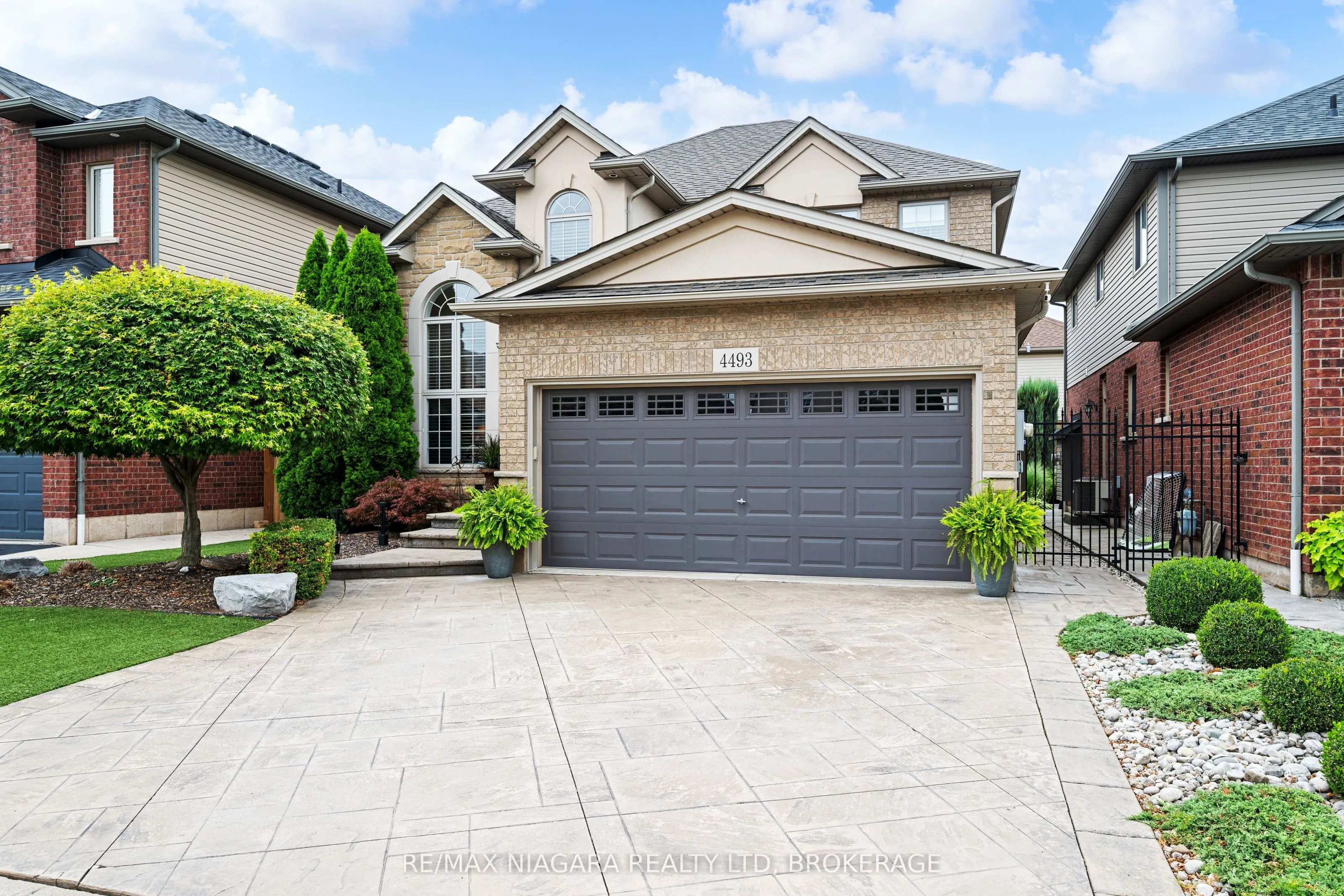 4493 Frances Crescent