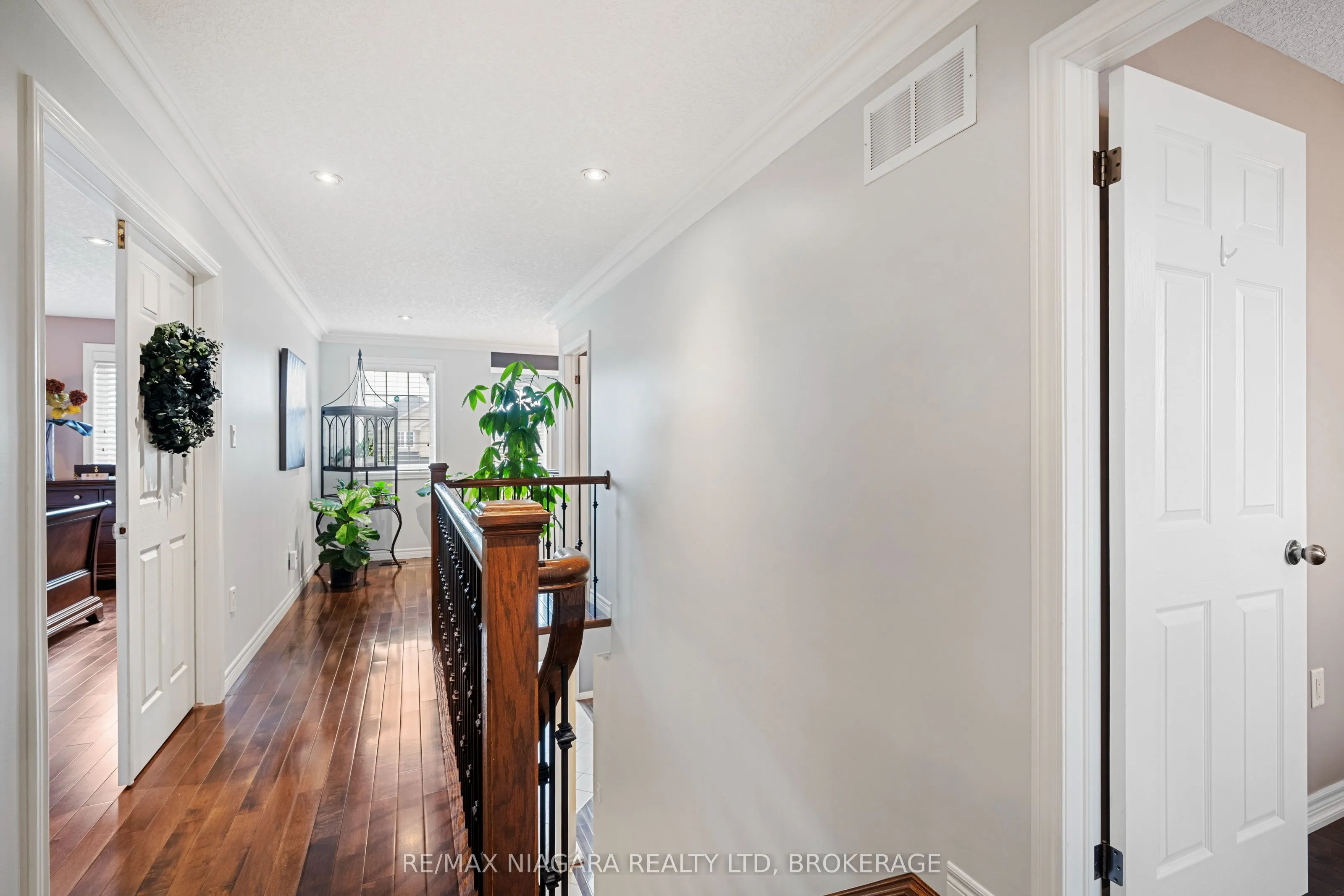 4493 Frances Crescent