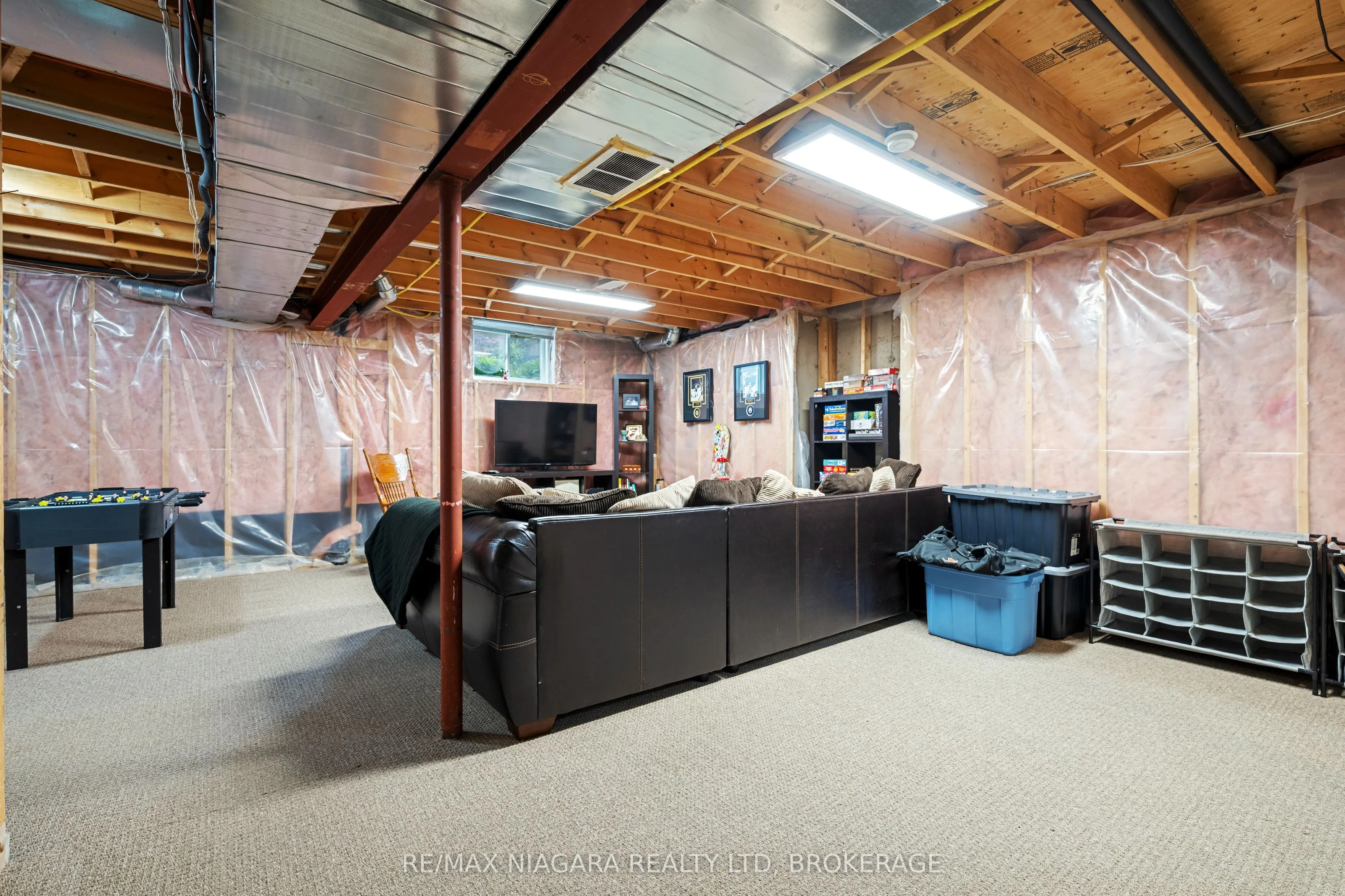 4493 Frances Crescent