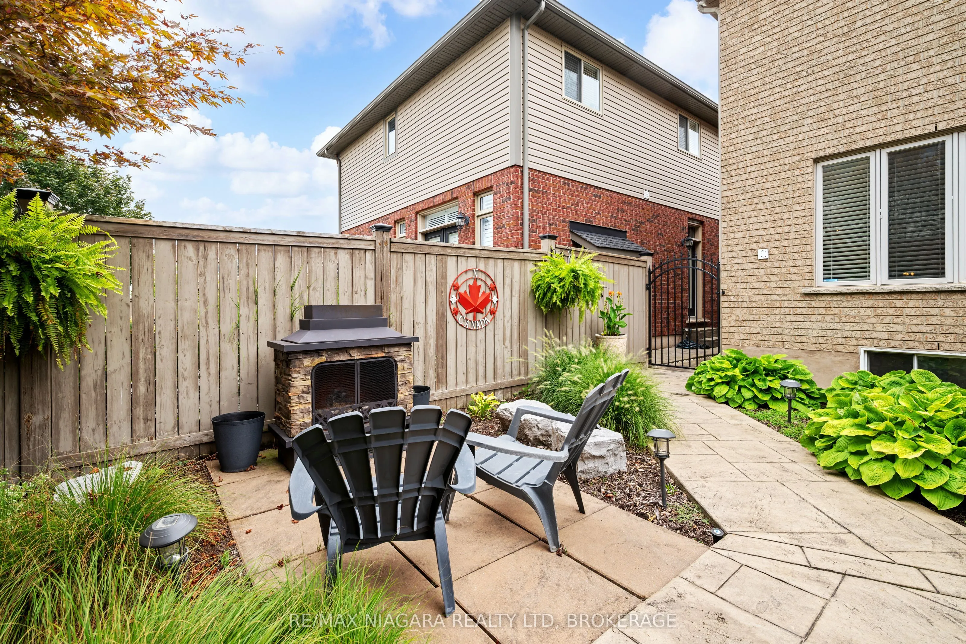 4493 Frances Crescent