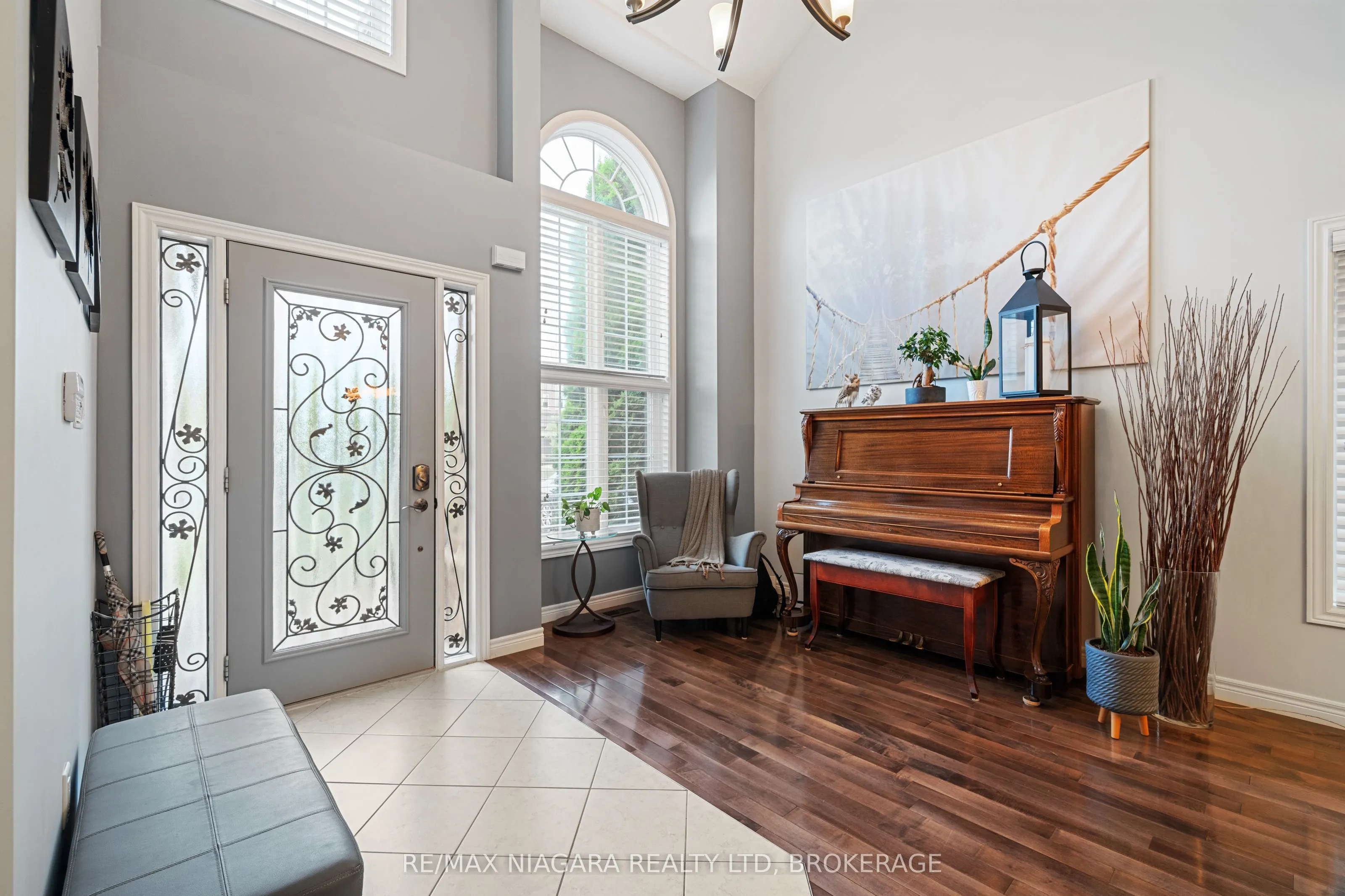 4493 Frances Crescent