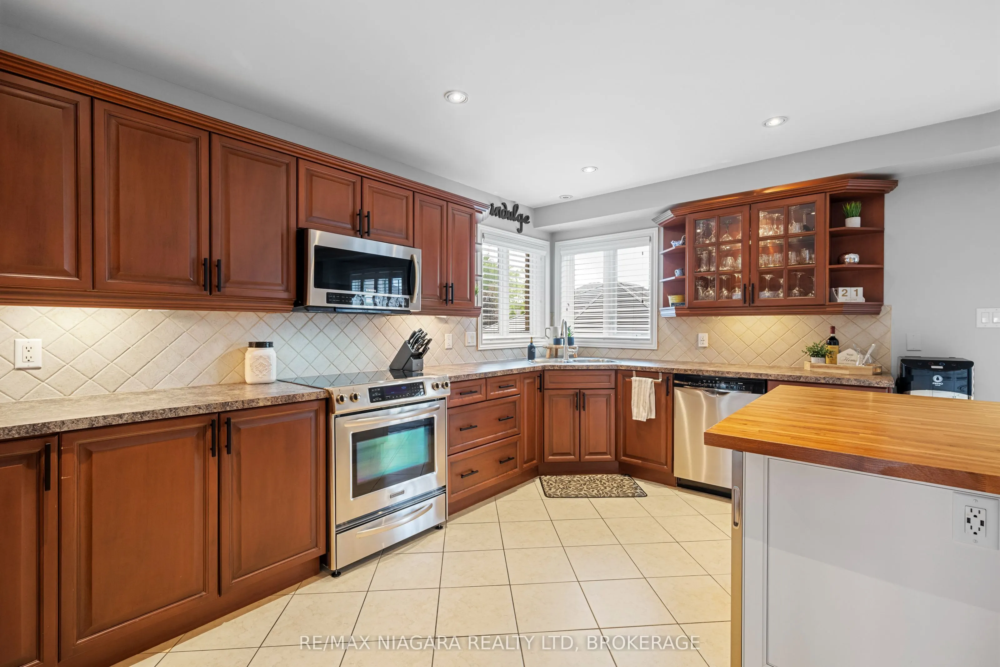 4493 Frances Crescent