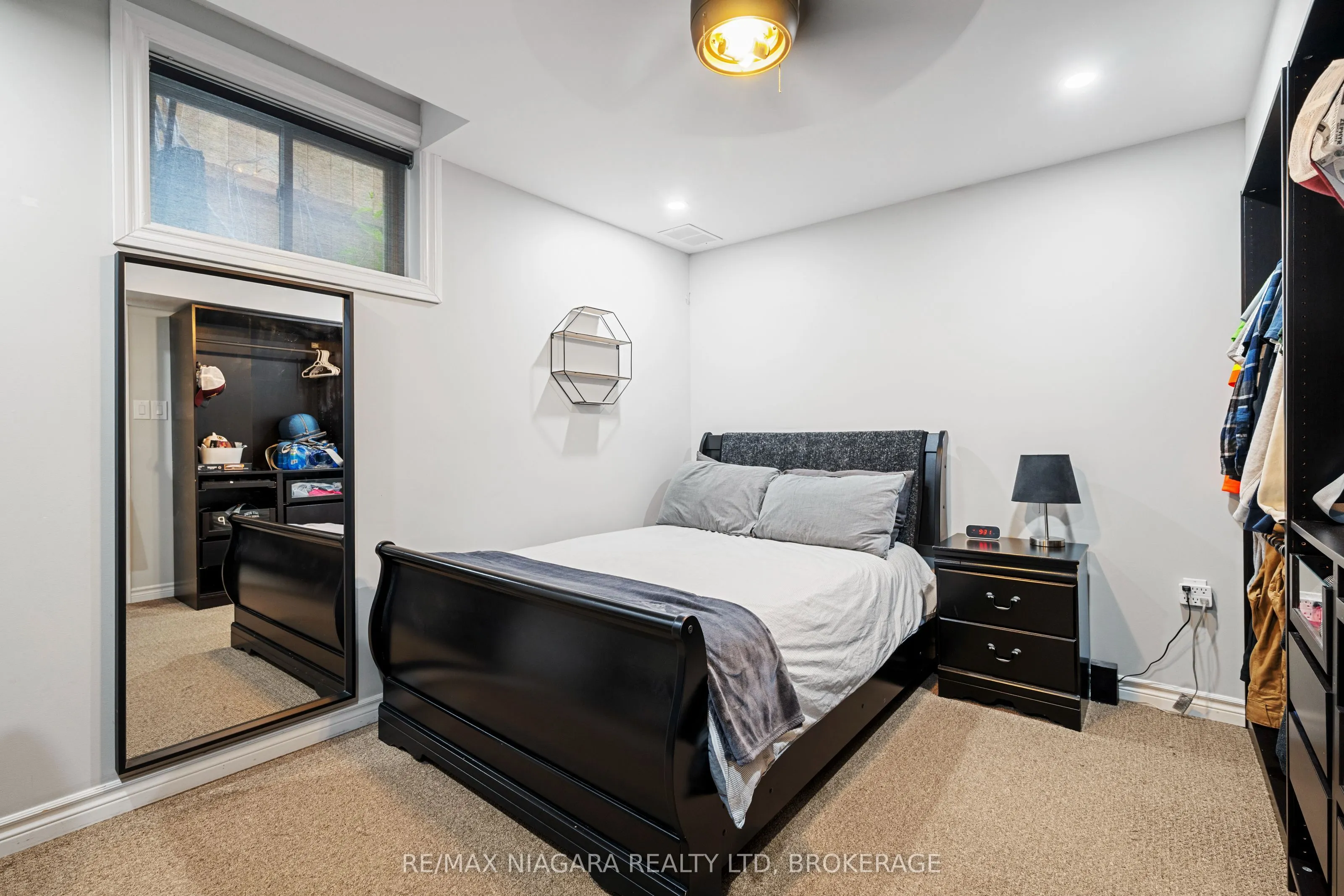 4493 Frances Crescent