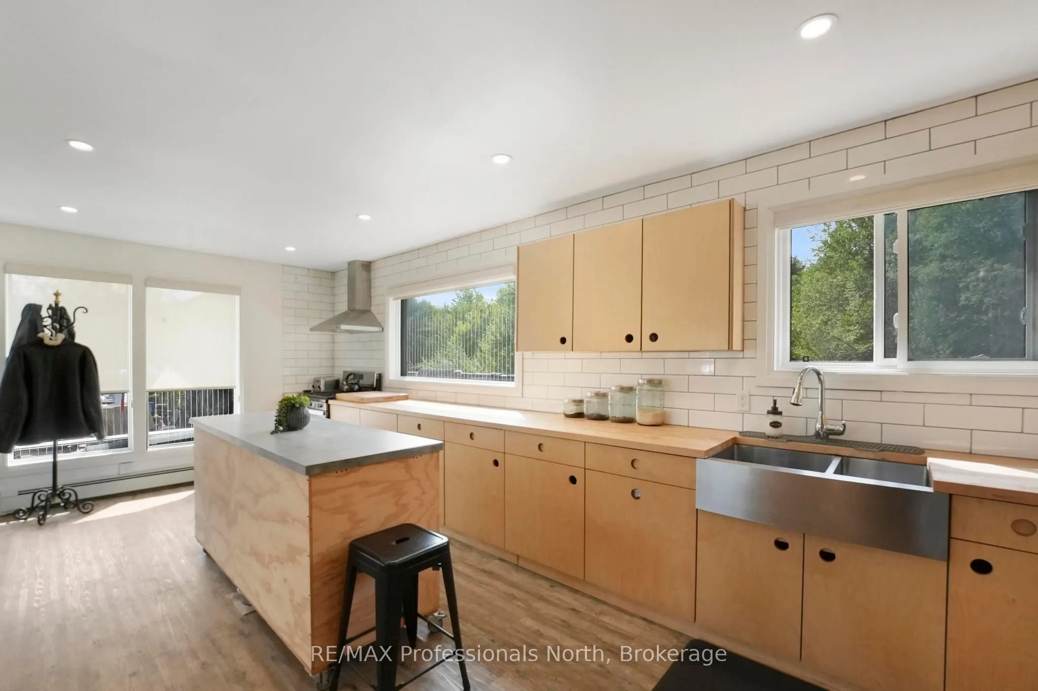 1597 Queens Line Road