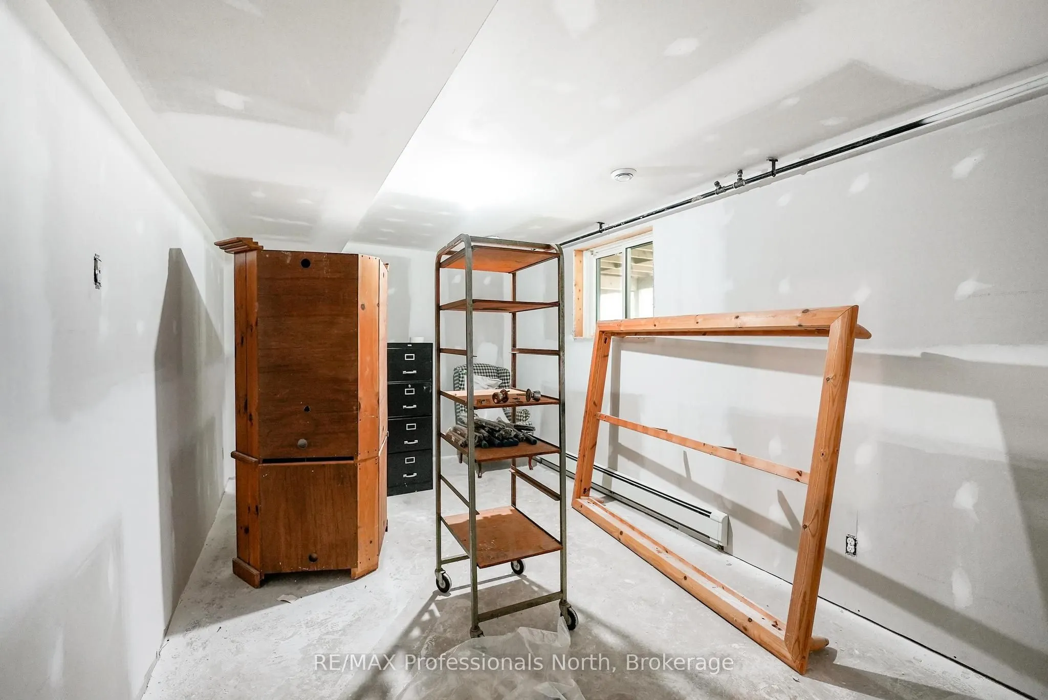 1597 Queens Line Road