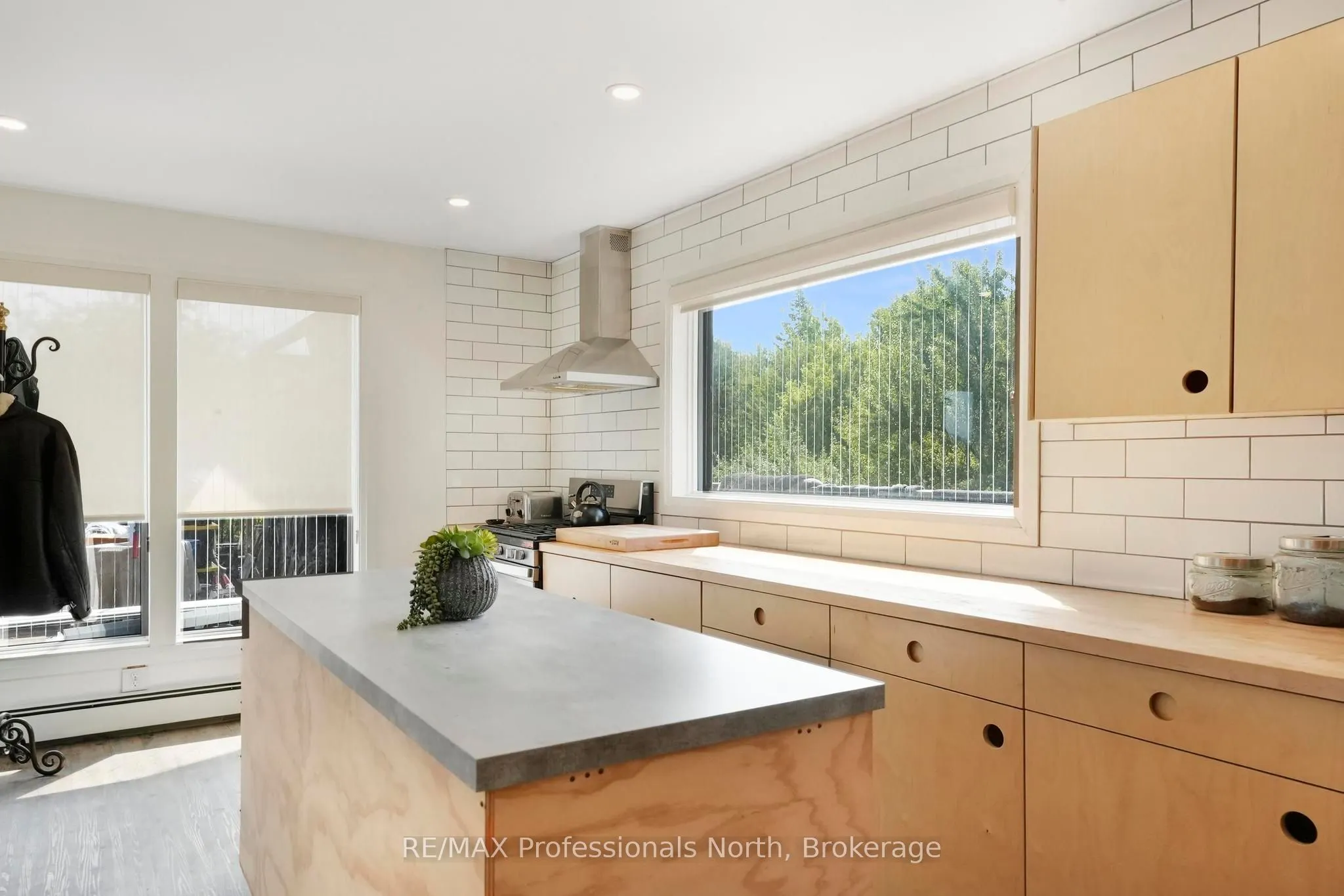 1597 Queens Line Road