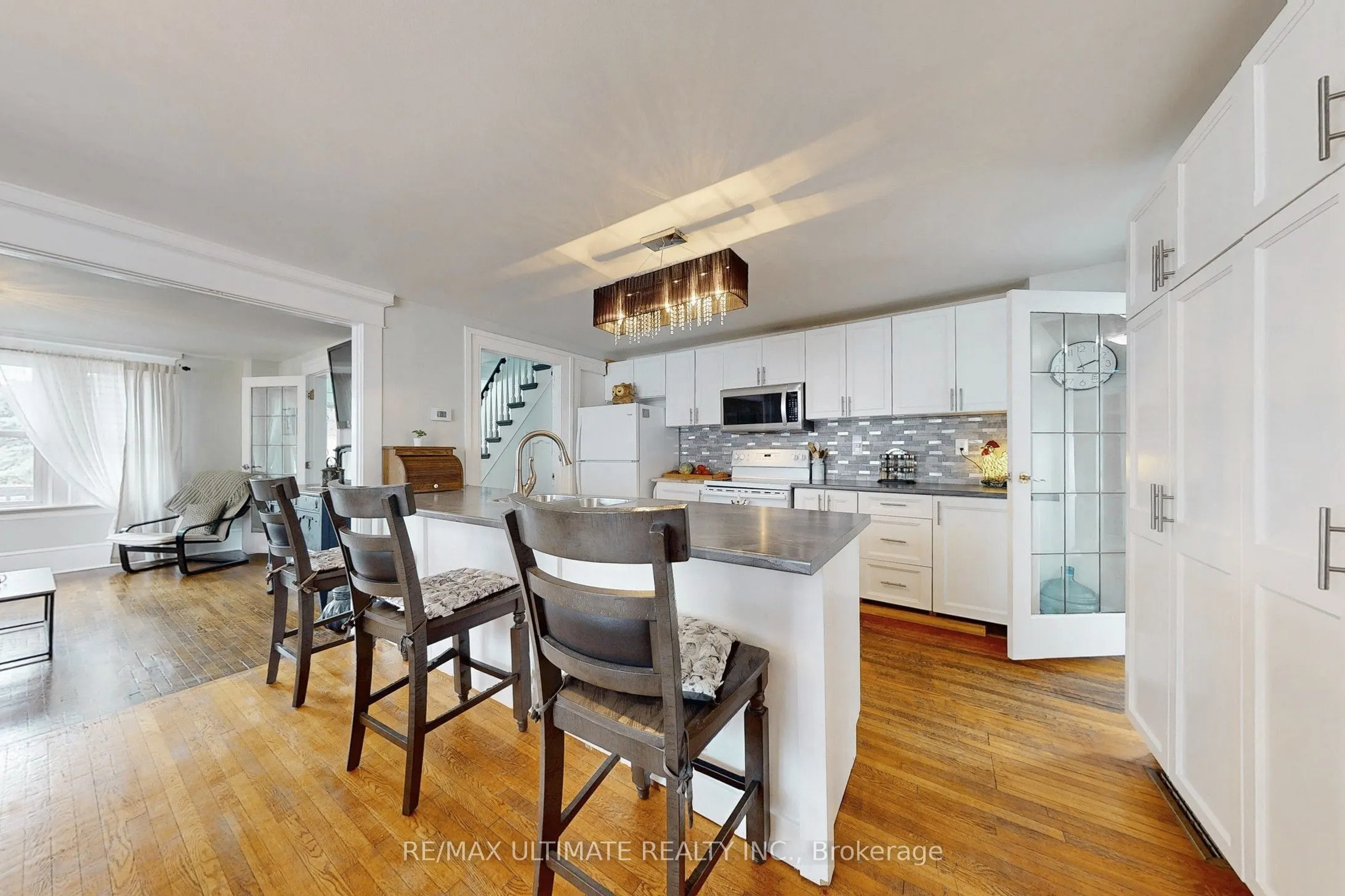 115 BROAD Street E