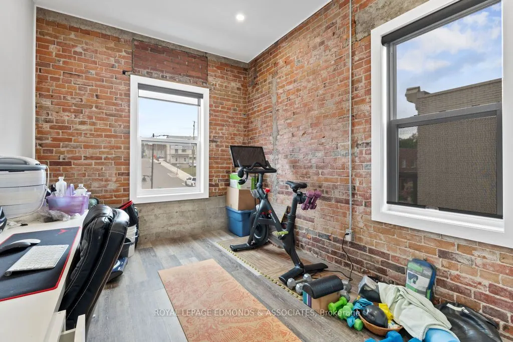 201 Pembroke Street W