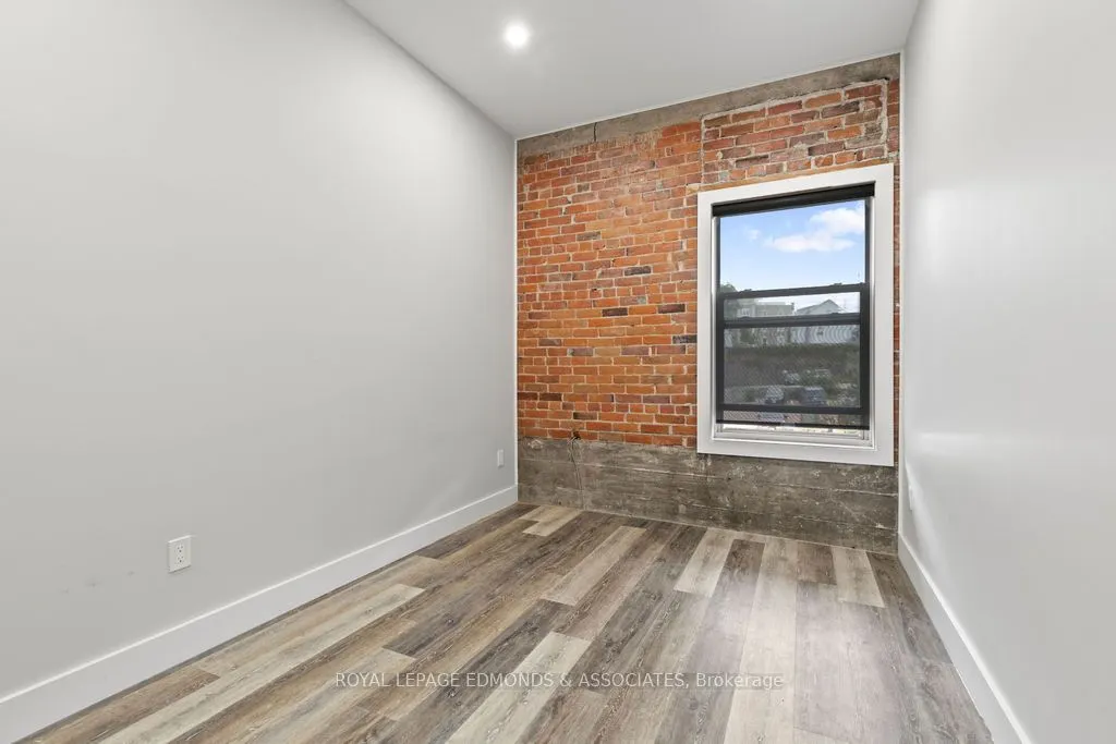 201 Pembroke Street W