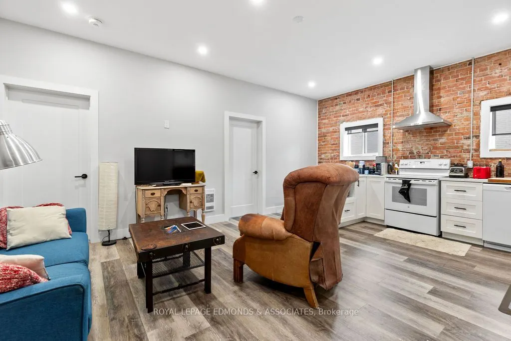 201 Pembroke Street W