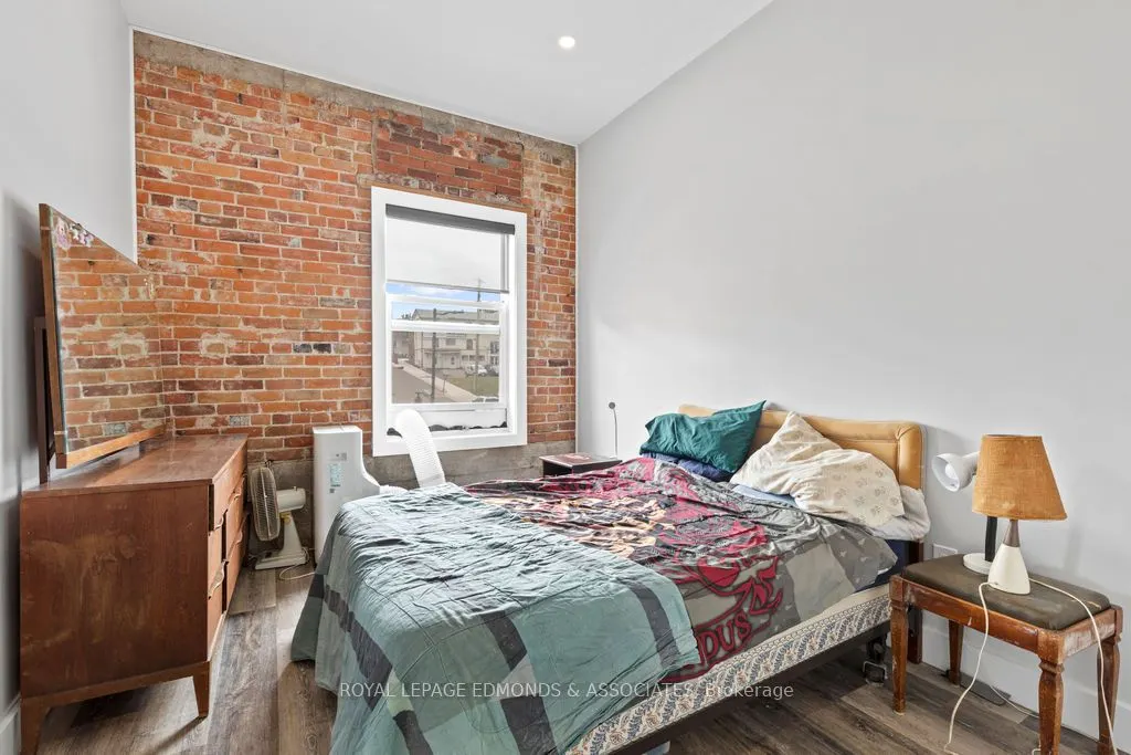 201 Pembroke Street W