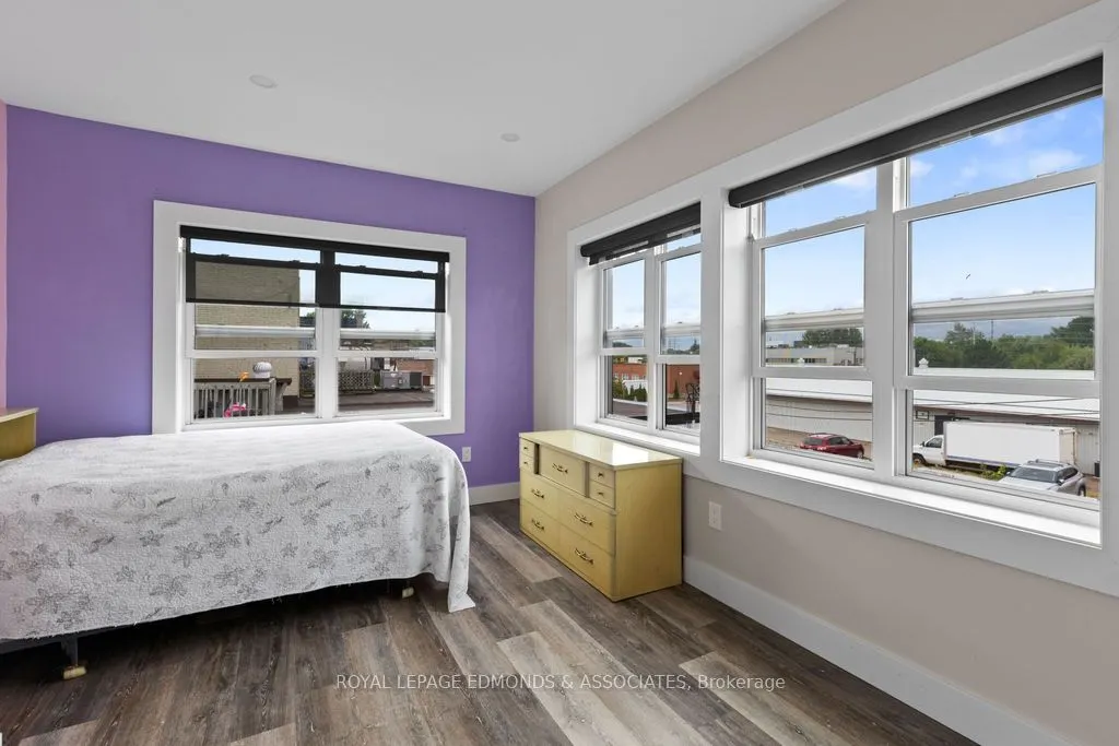 201 Pembroke Street W