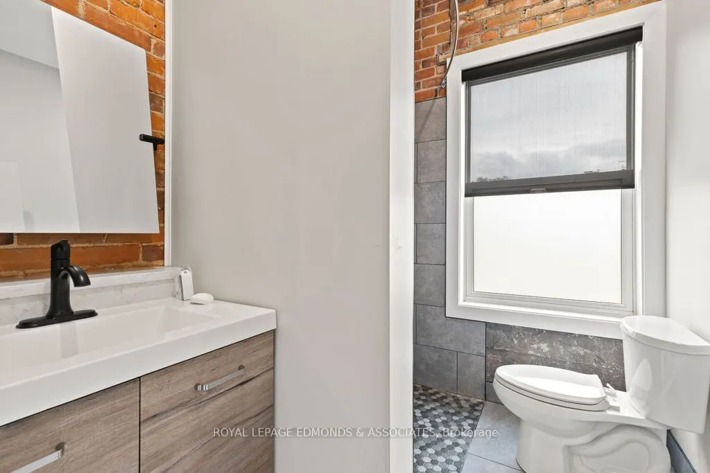 201 Pembroke Street W