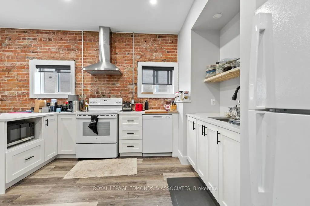 201 Pembroke Street W