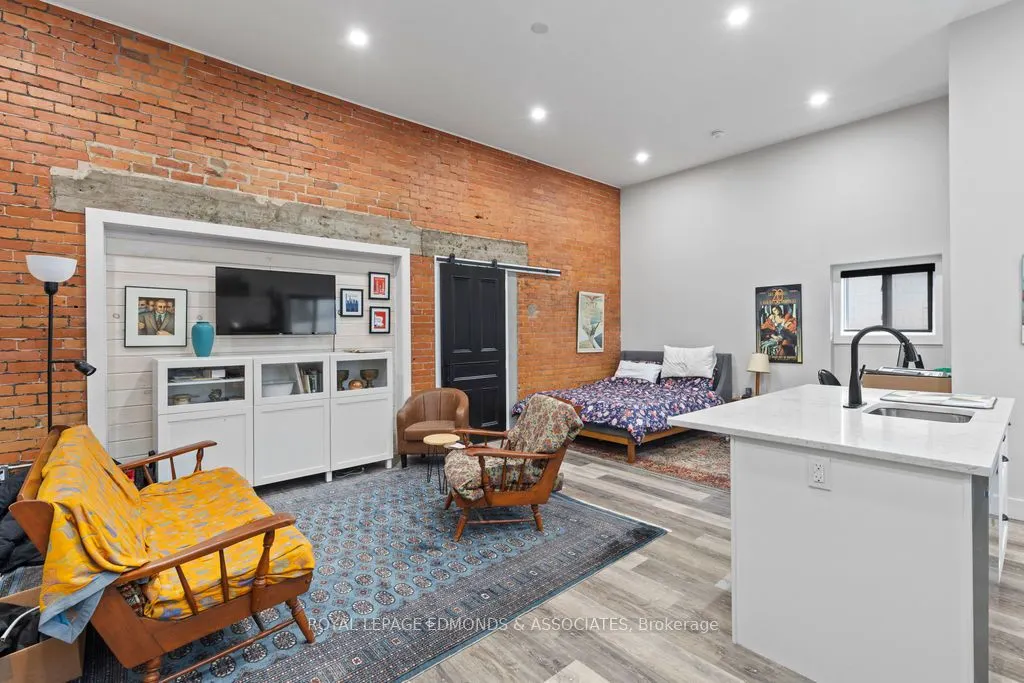 201 Pembroke Street W
