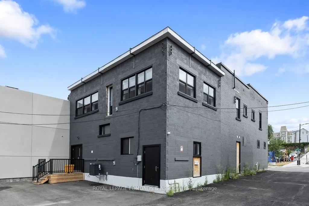201 Pembroke Street W