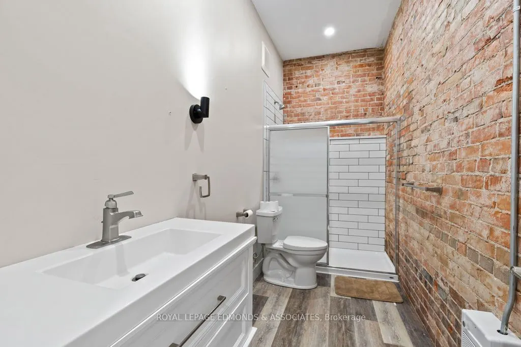 201 Pembroke Street W