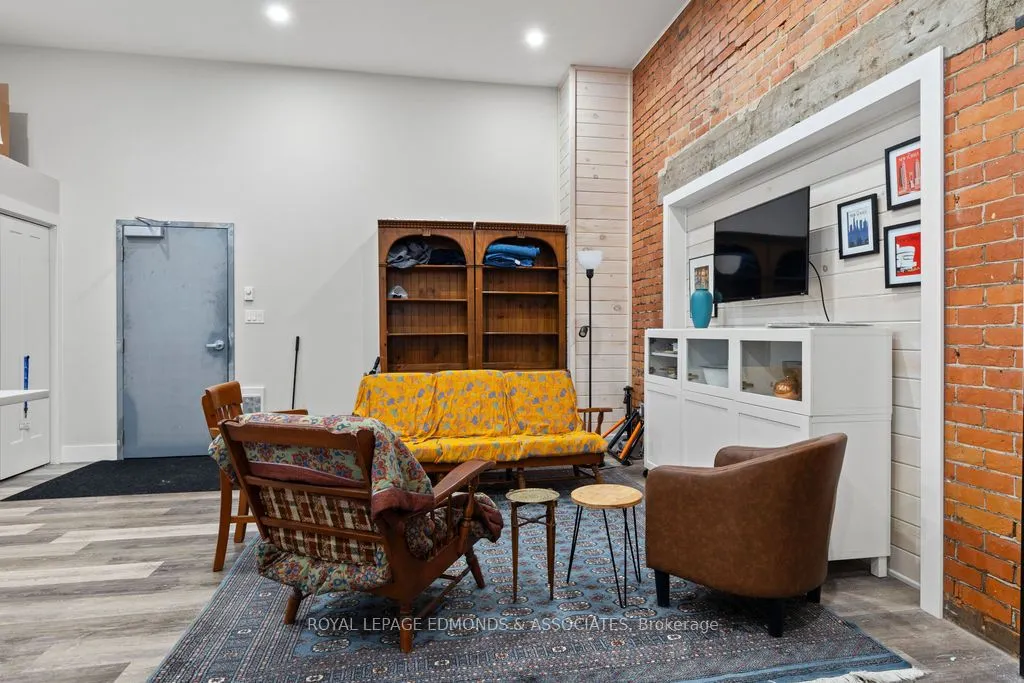 201 Pembroke Street W