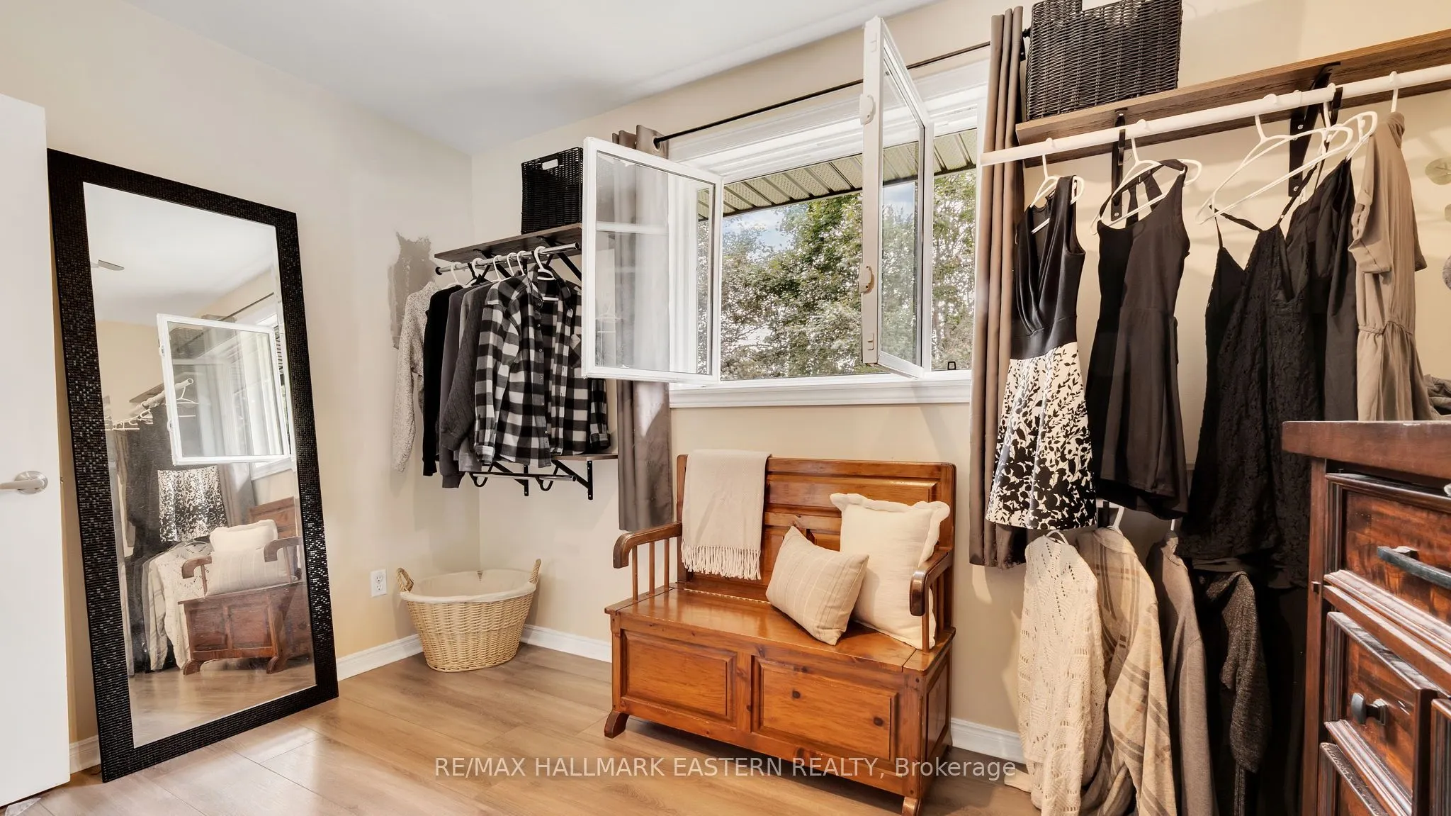 310 Elgin Street E