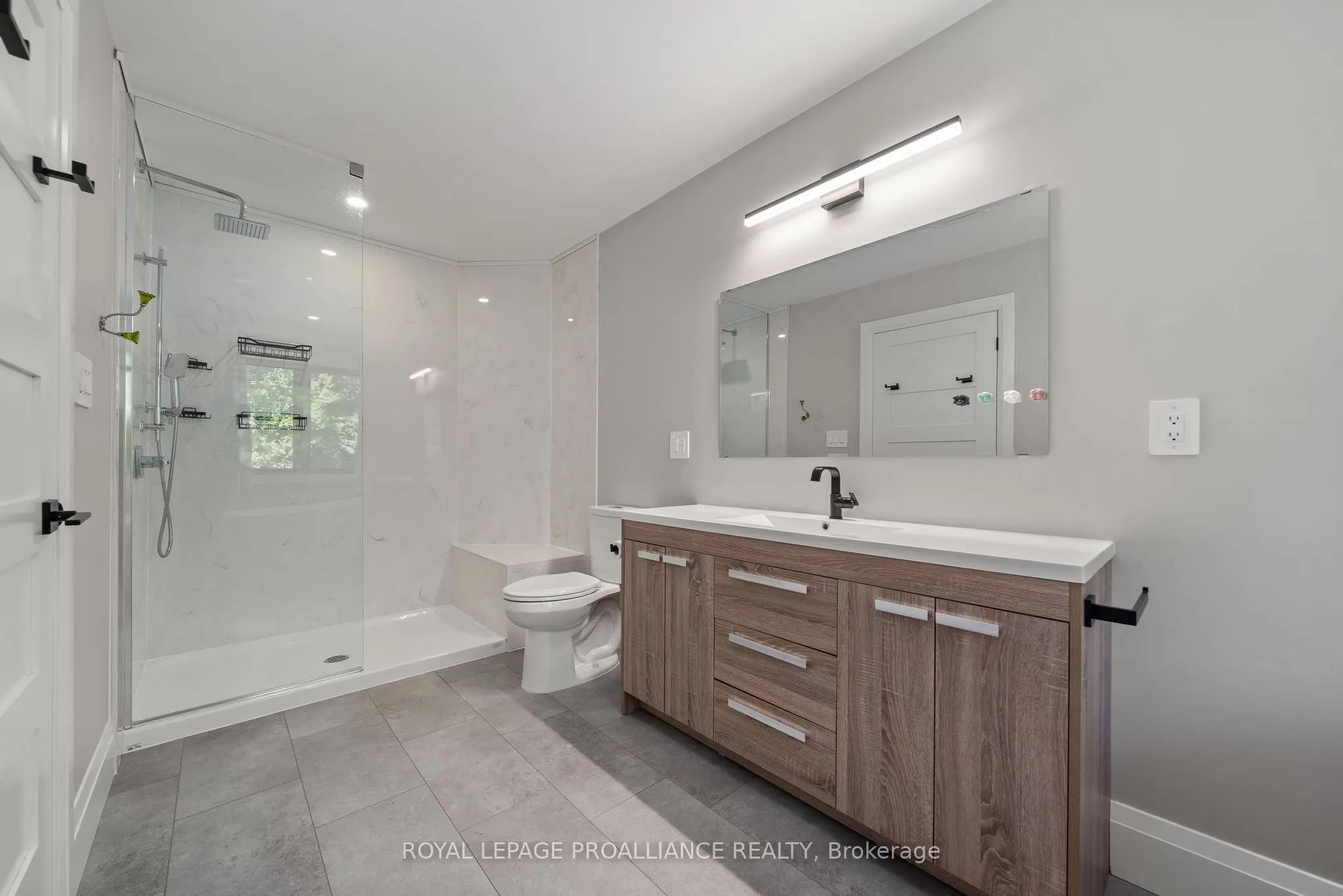21514 Loyalist Parkway
