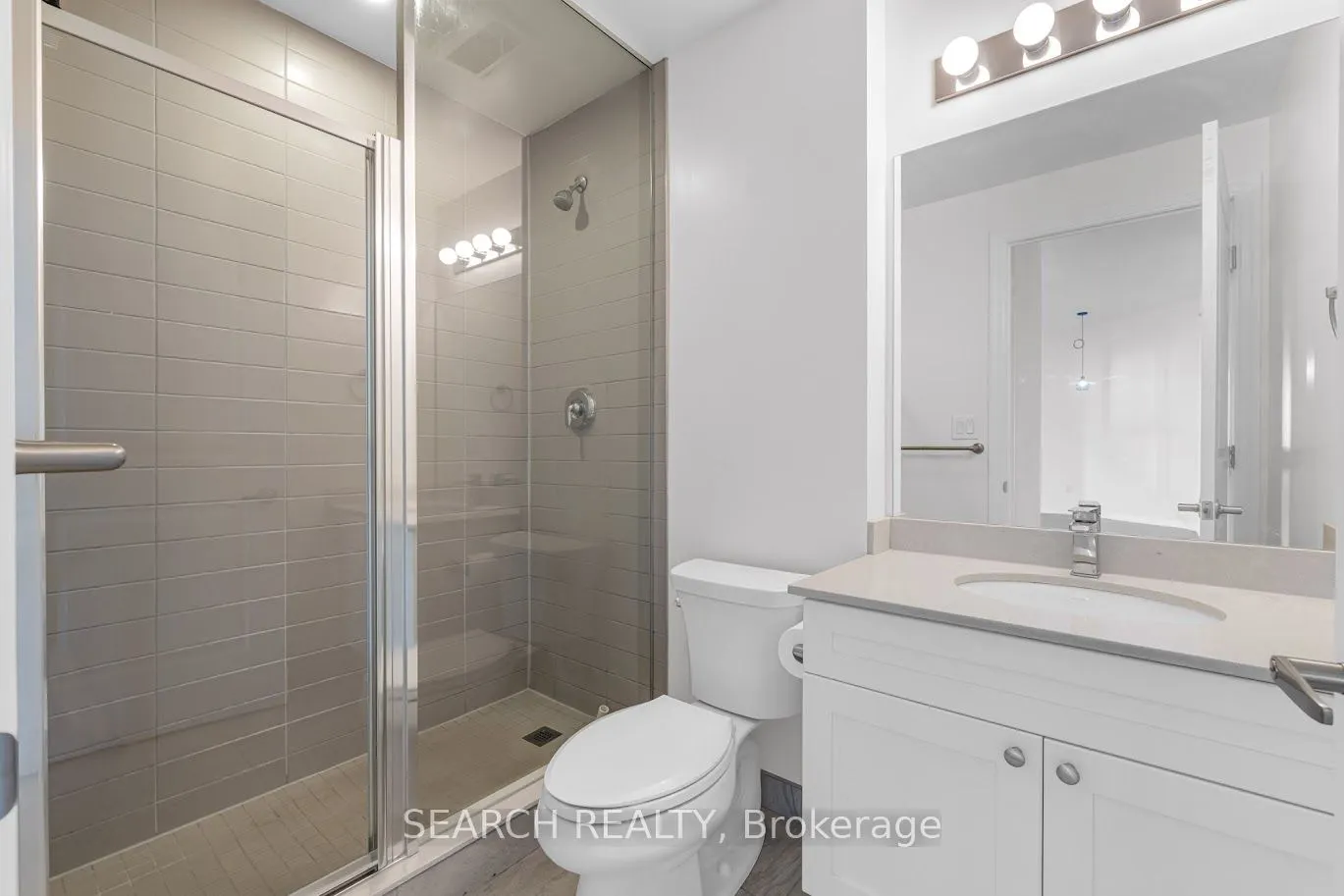 560 North Service Road N, #901