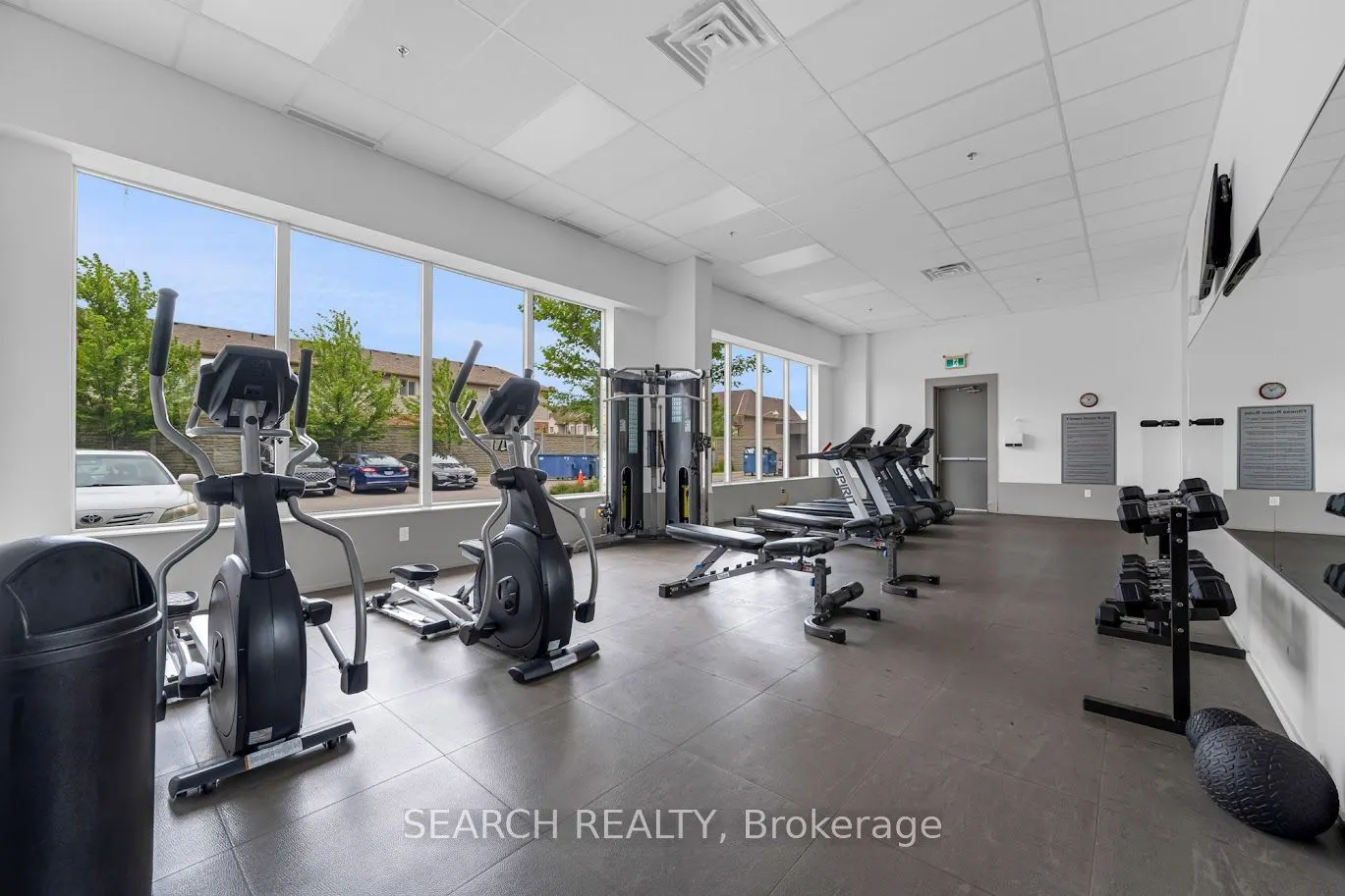 560 North Service Road N, #901