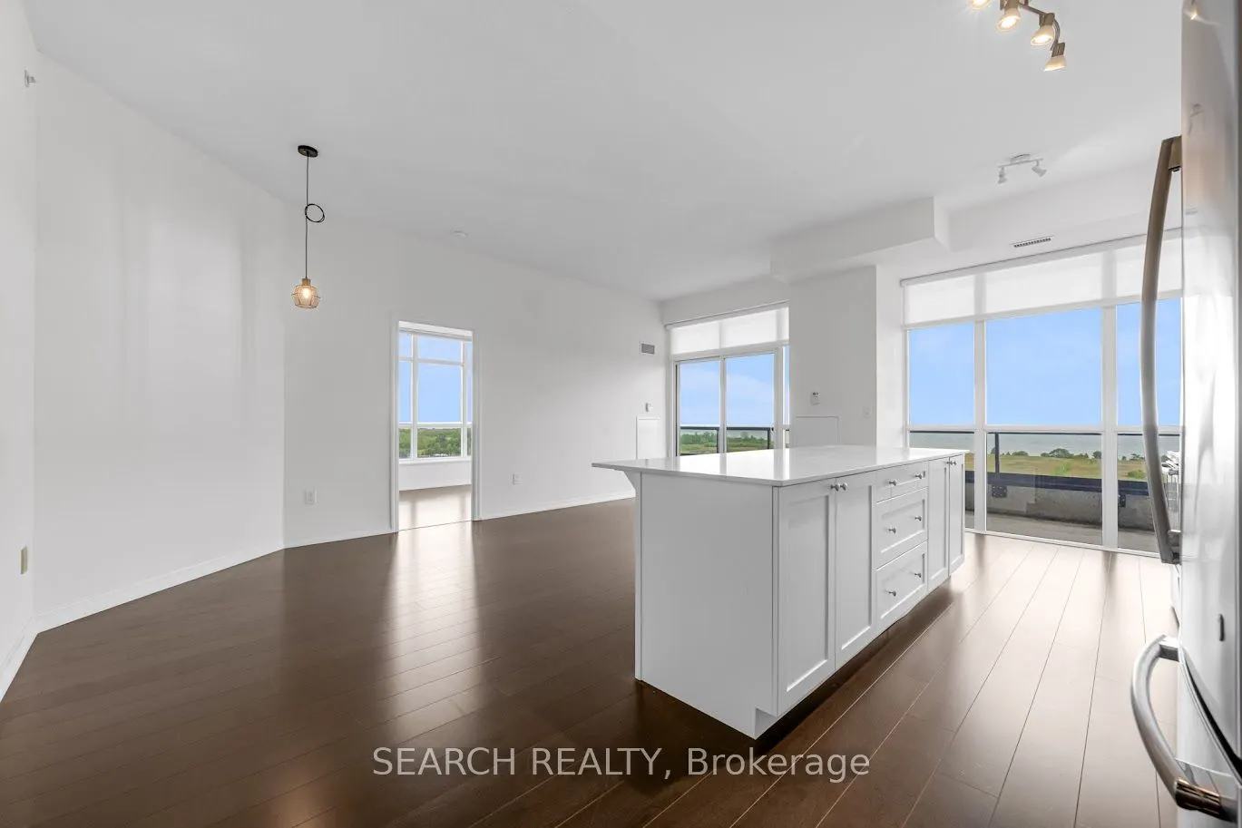 560 North Service Road N, #901