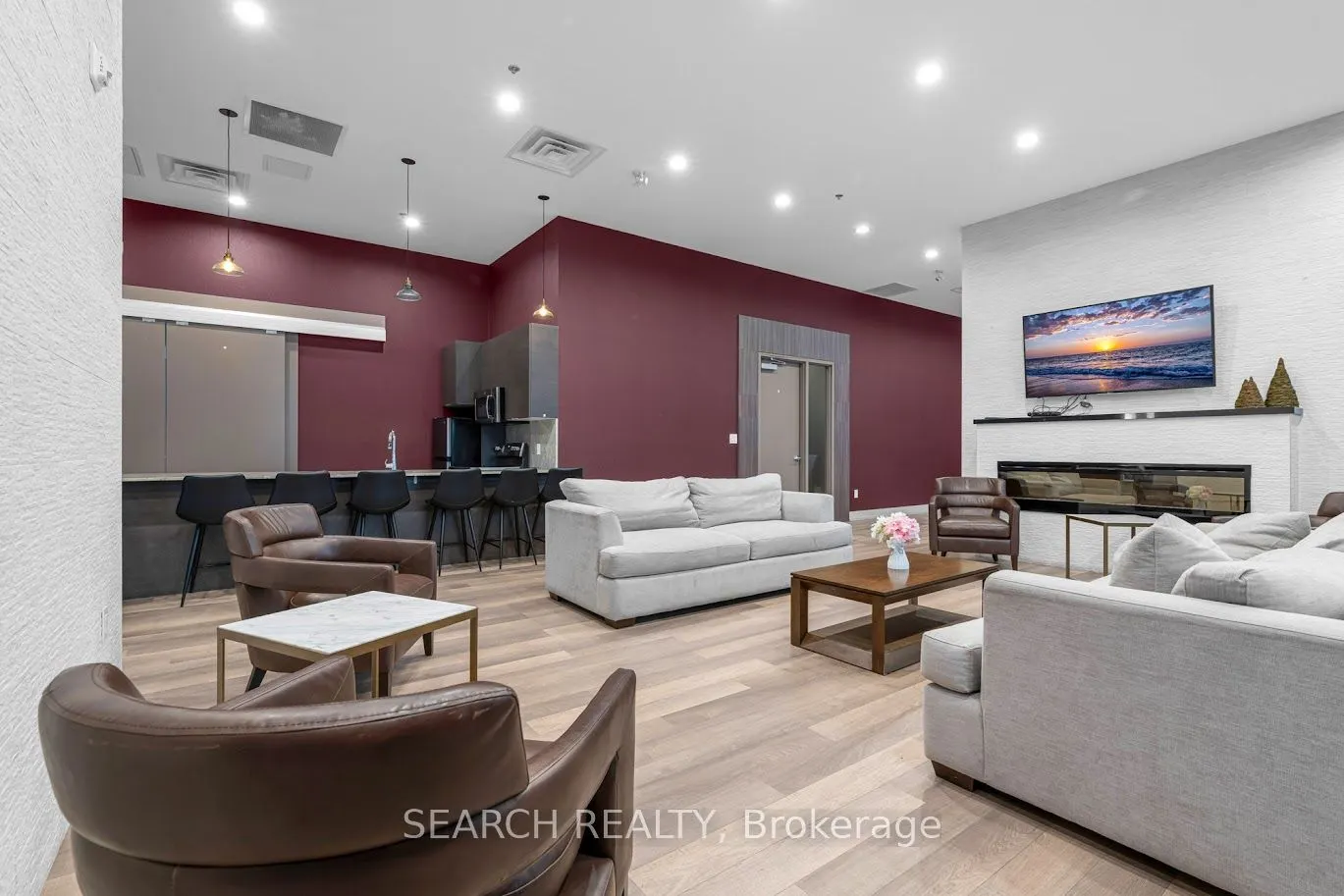 560 North Service Road N, #901