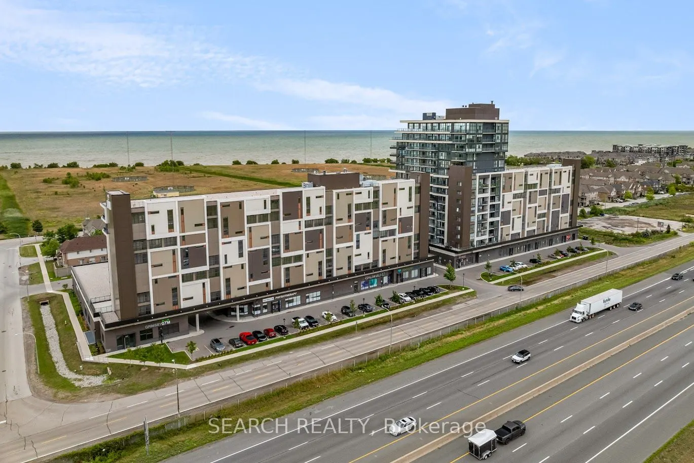 560 North Service Road N, #901