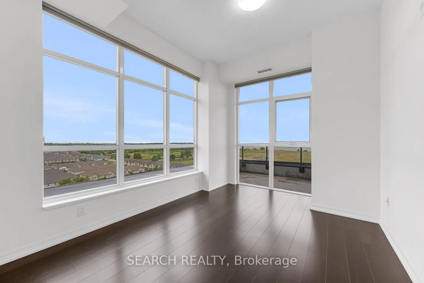 560 North Service Road N, #901