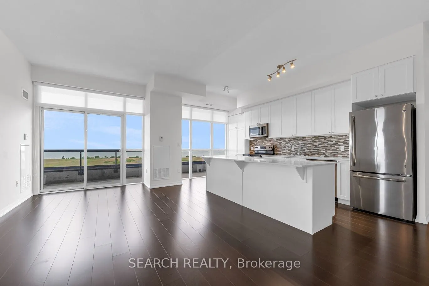 560 North Service Road N, #901